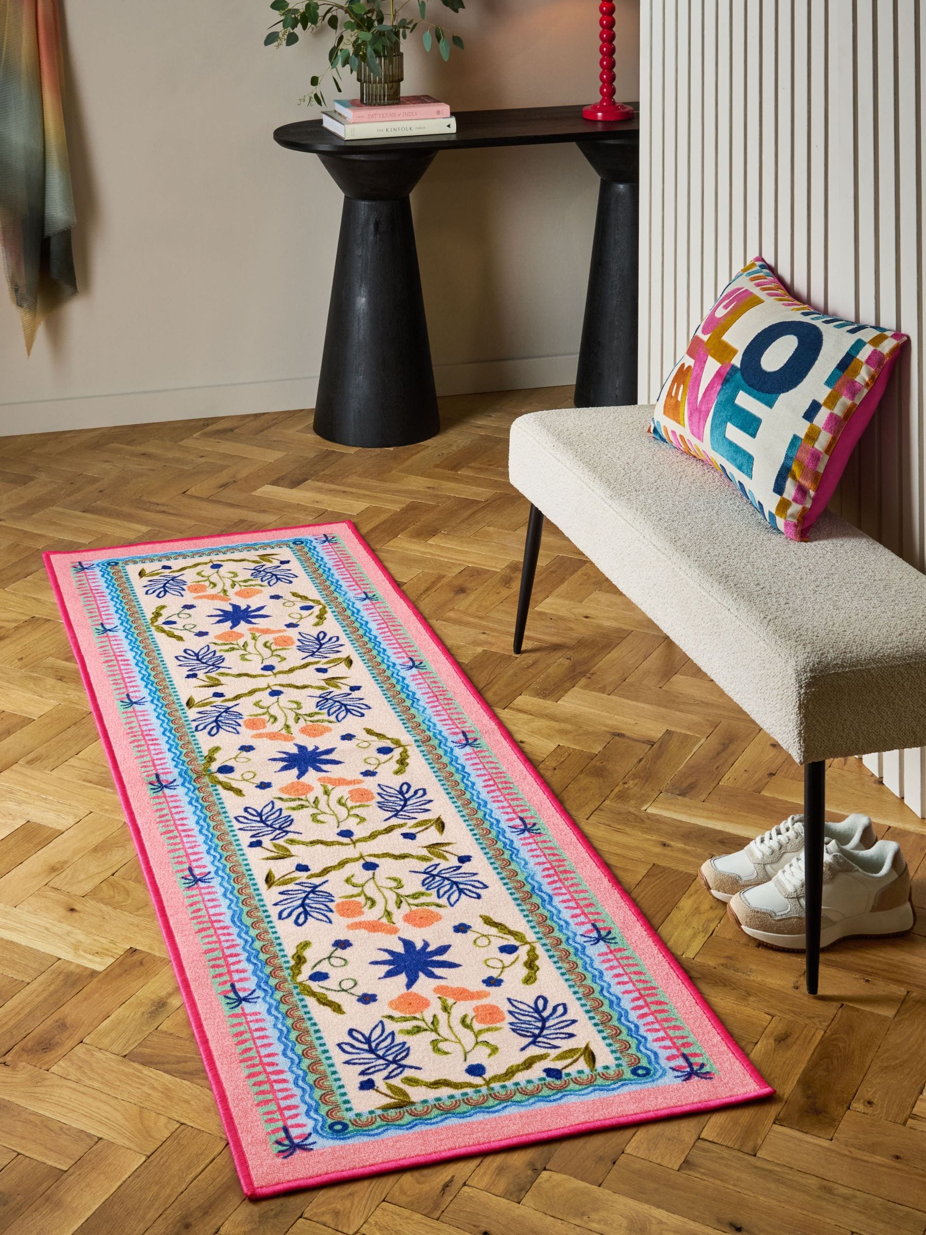 Wasbare loper met heldere bloemenprint