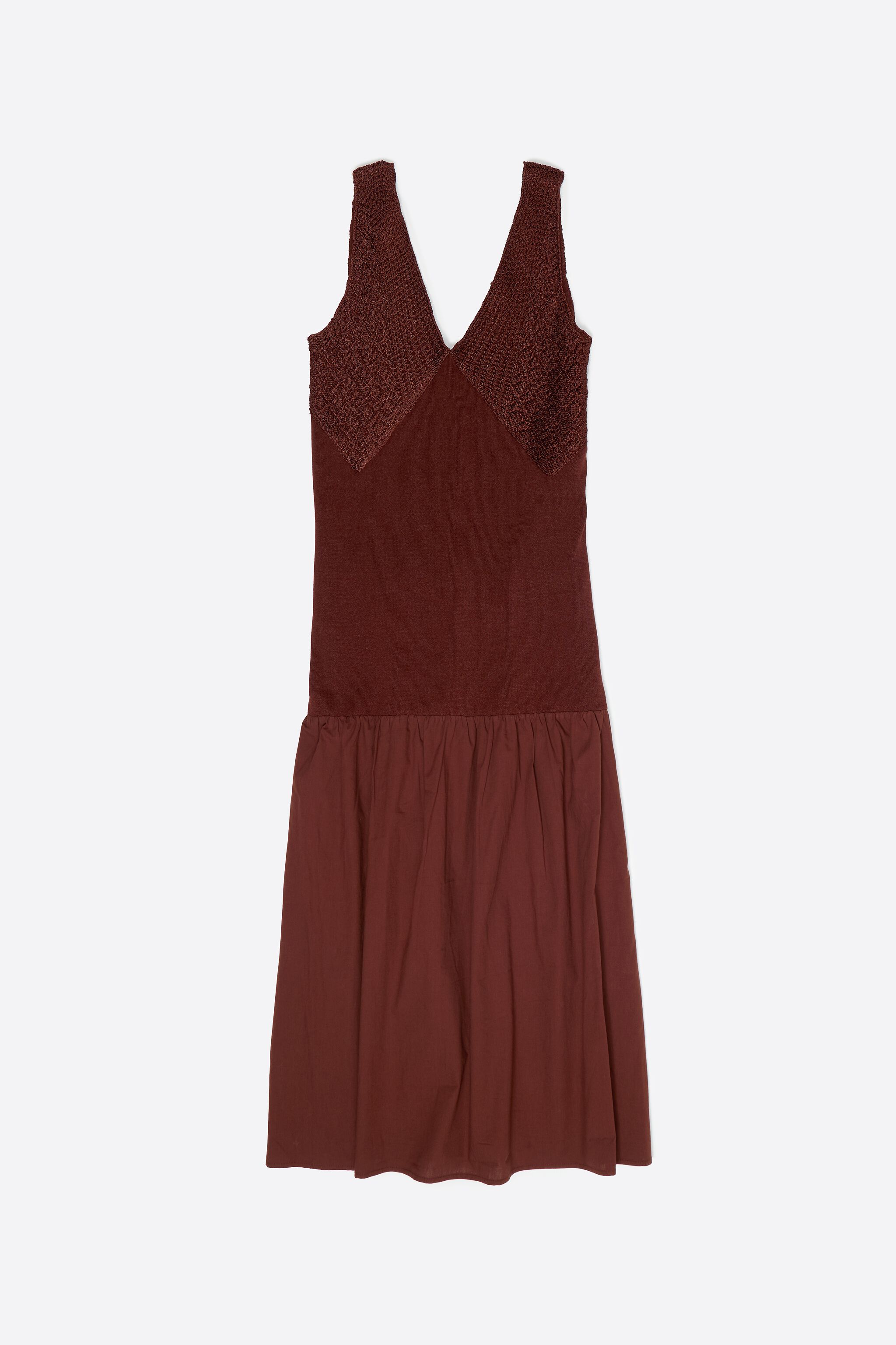 Vestido marrom de malha evasê em dois materiais
