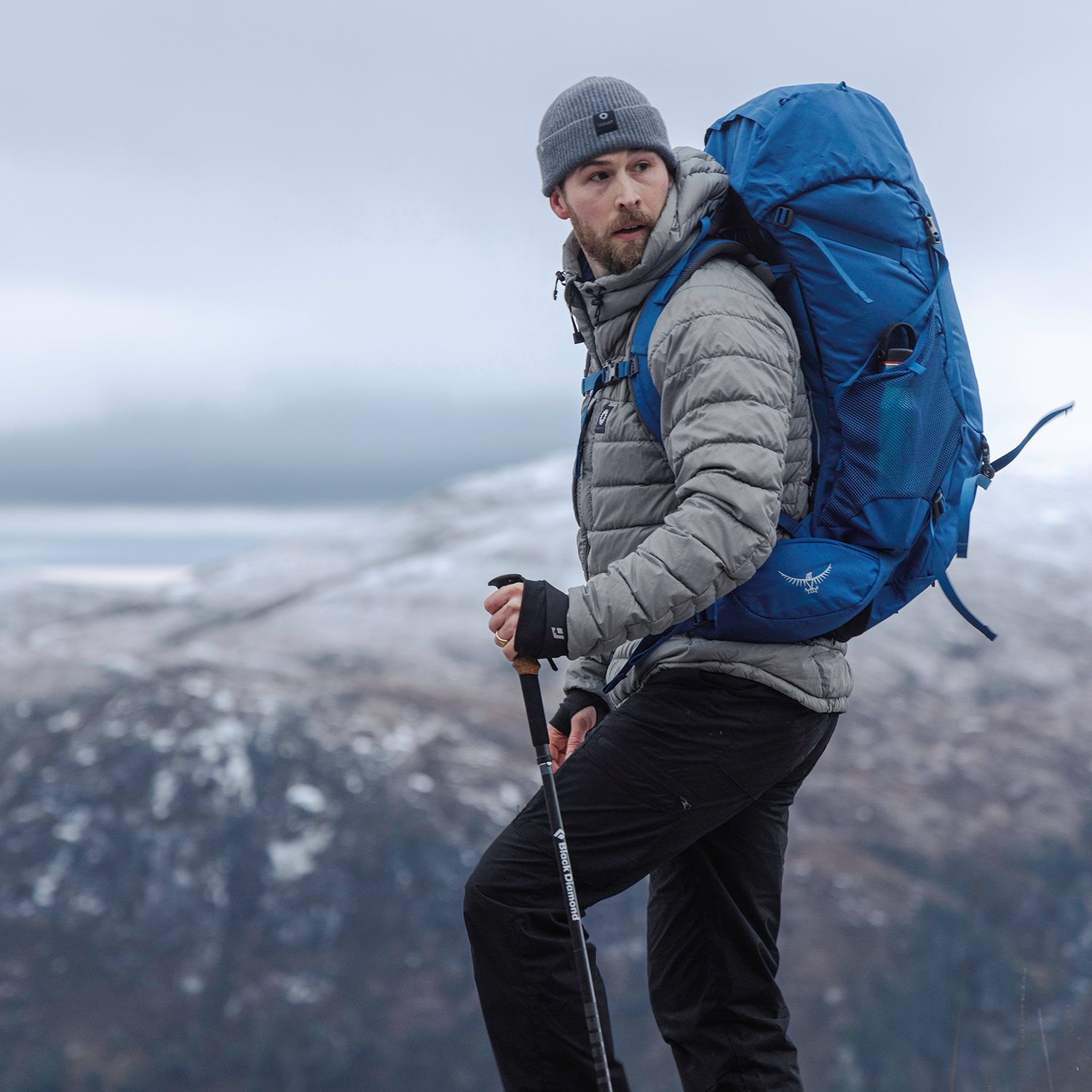 Osprey Rook 50 dark charcoal/silver lining