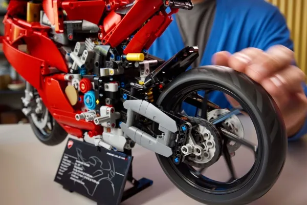 LEGO Technic 42202 Ducati Panigale V4 S-motorcykel