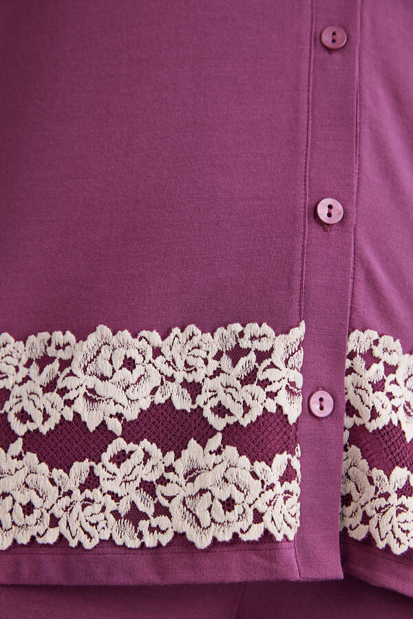 Camiseta Pretty Flowers Modal com Fenda Frontal