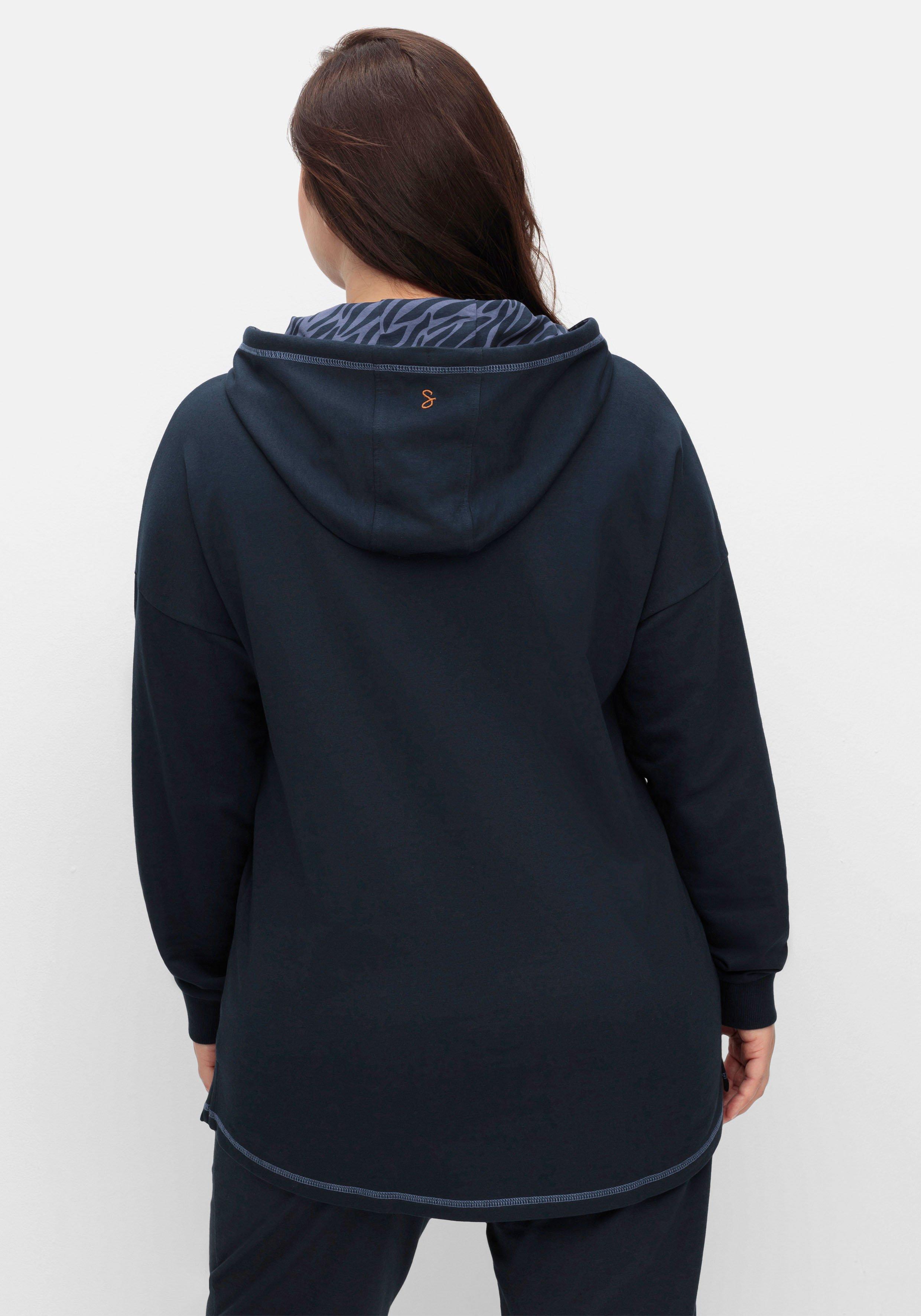 Kapuzensweatshirt mit Kontrastdetails, im Oversize-Schnitt