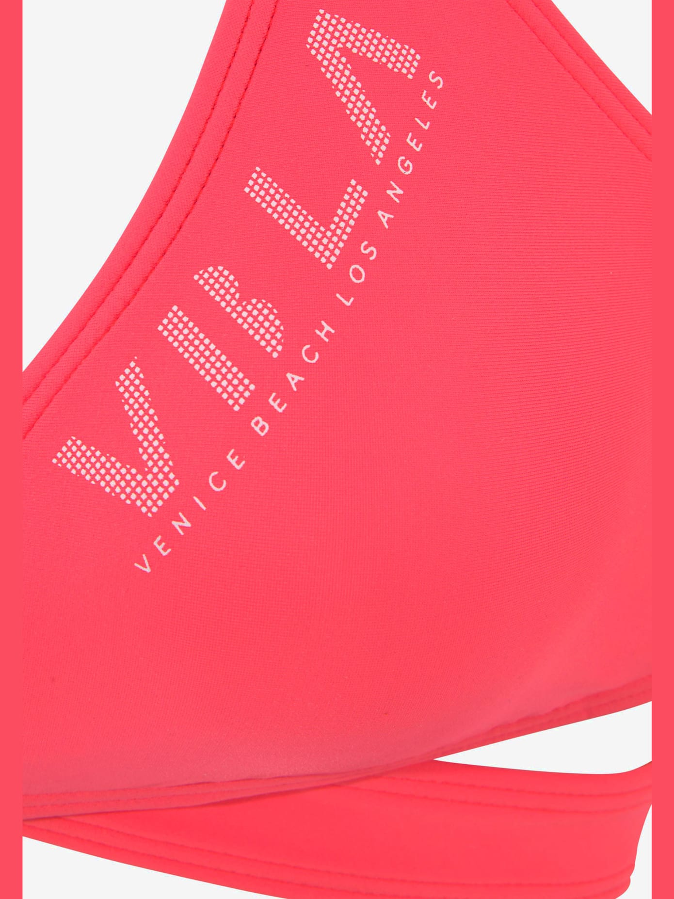 Bikini triangle dans les couleurs tendance actuelles