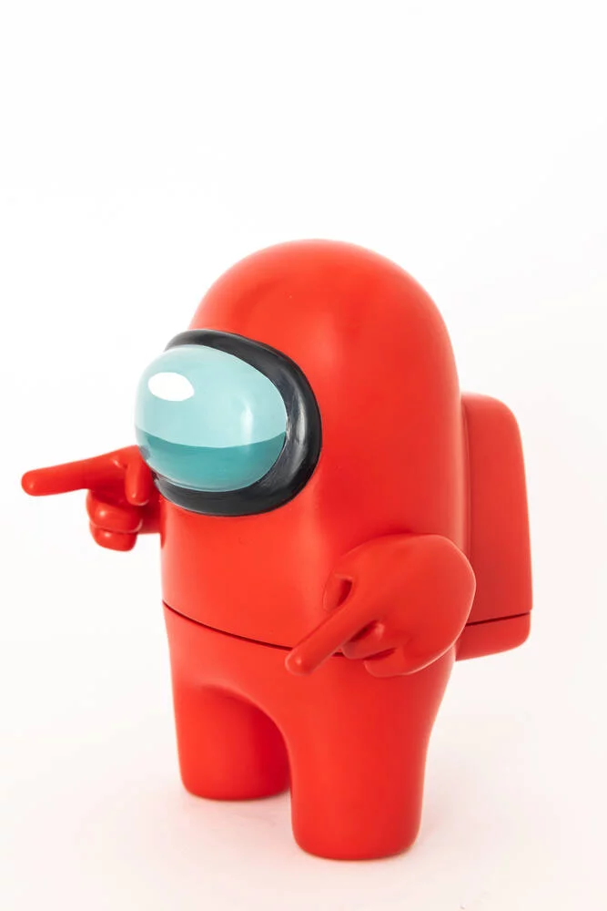 AMONG US - FIGURINE 17 CM ET 5 ACCESSOIRES MYSTERES