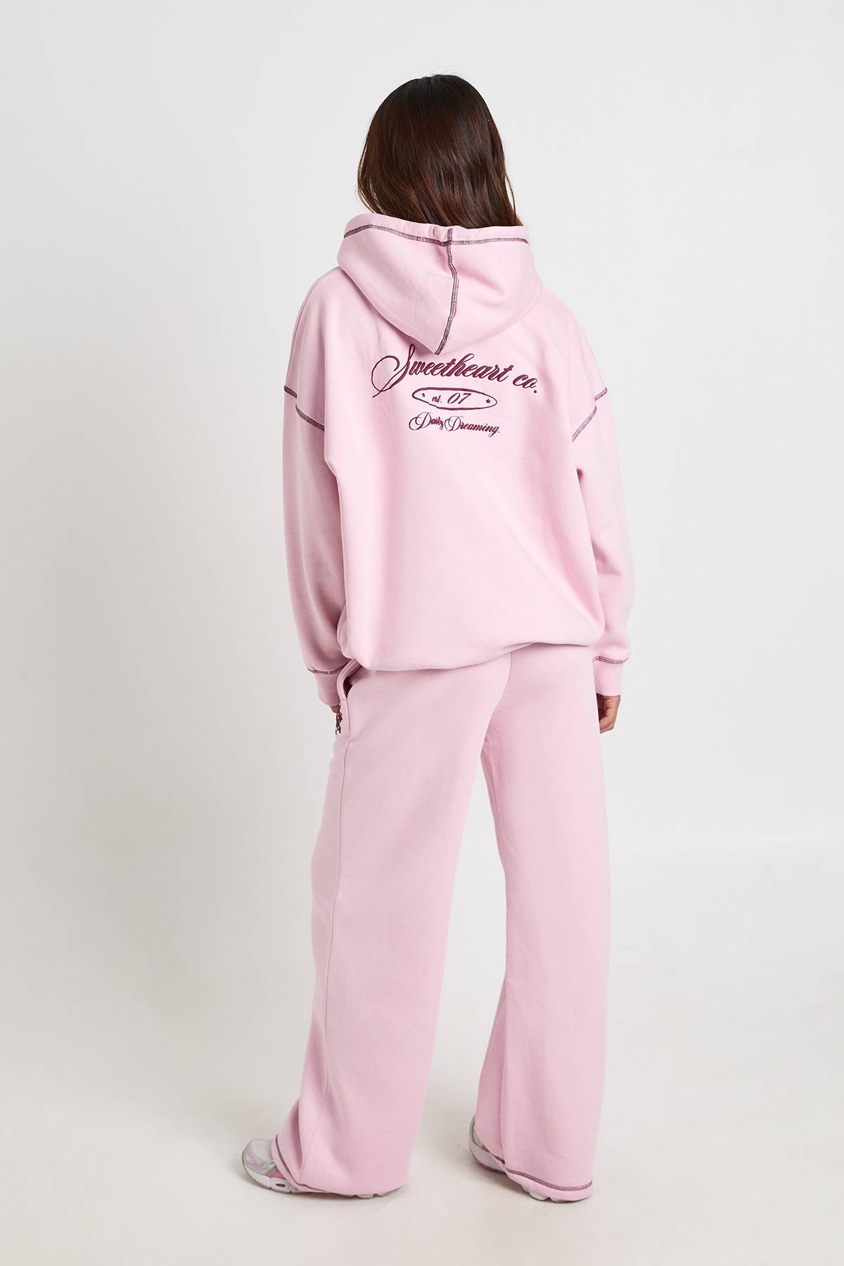 boohoo Ensemble De Survêtement Sweat À Casynthétiqueche Imprimé Athletics Club Et Jogger Jambe Droite