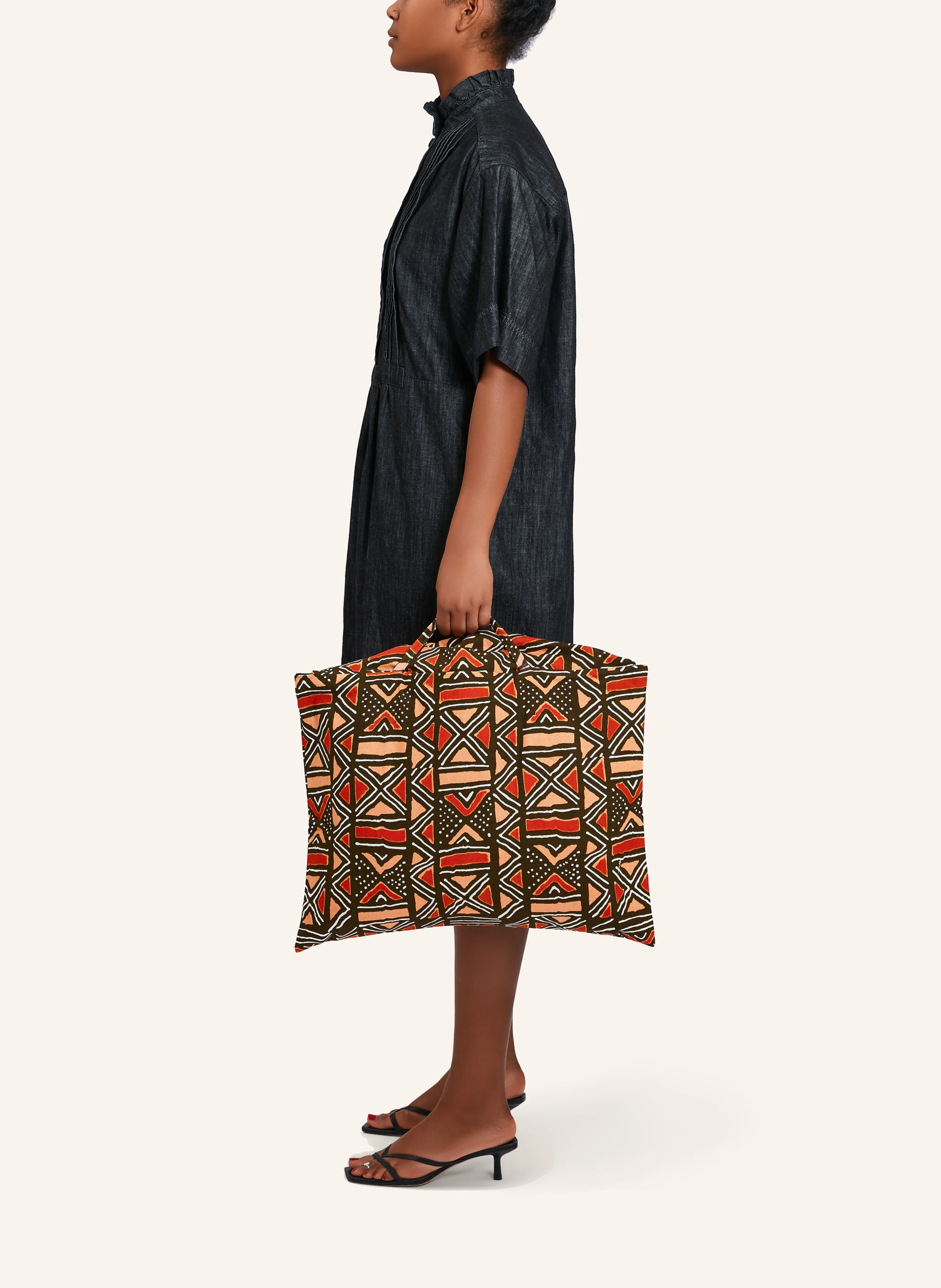SUSU ACCRA Shopper EFIA WINDOW