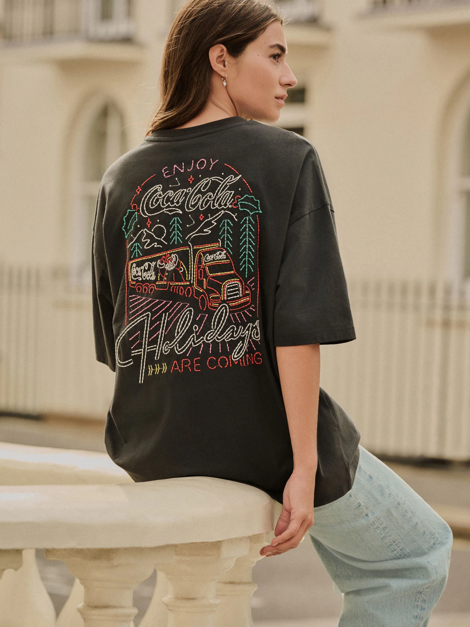 Zwart - Coca Cola® Kerstmis T-shirt met geborduurde graphic en Korte mouwen