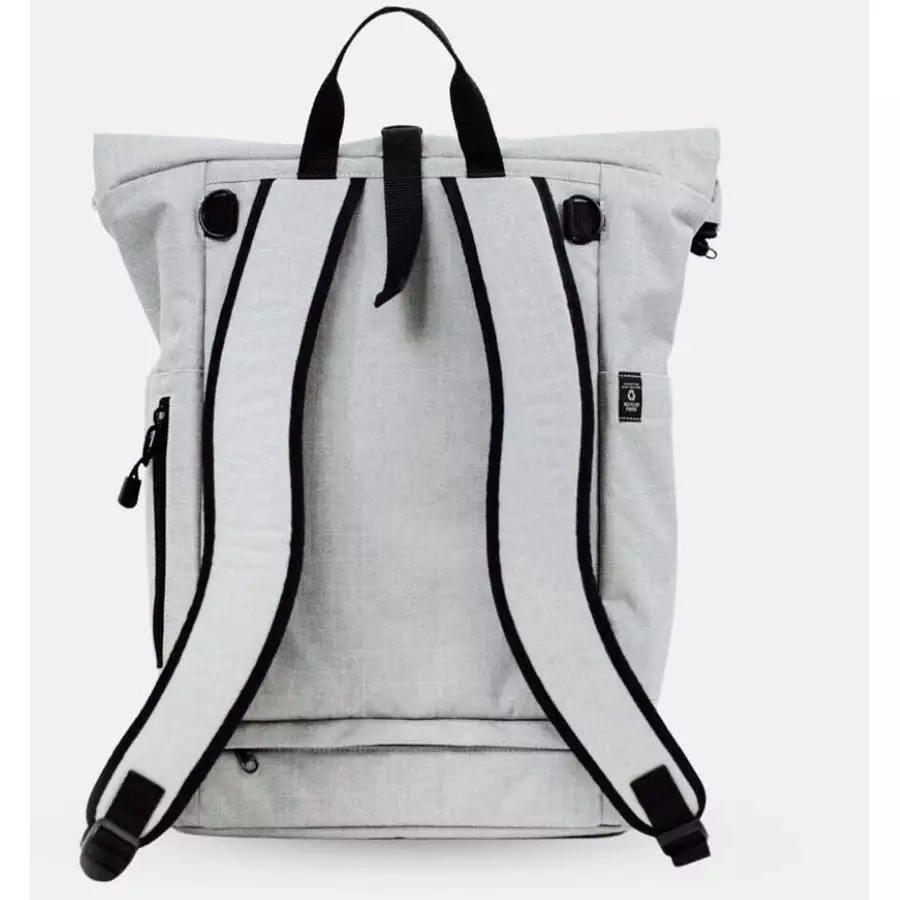 Anna und Oskar Fairer Wickelrucksack Hugo aus recyceltem Material Hellgrau