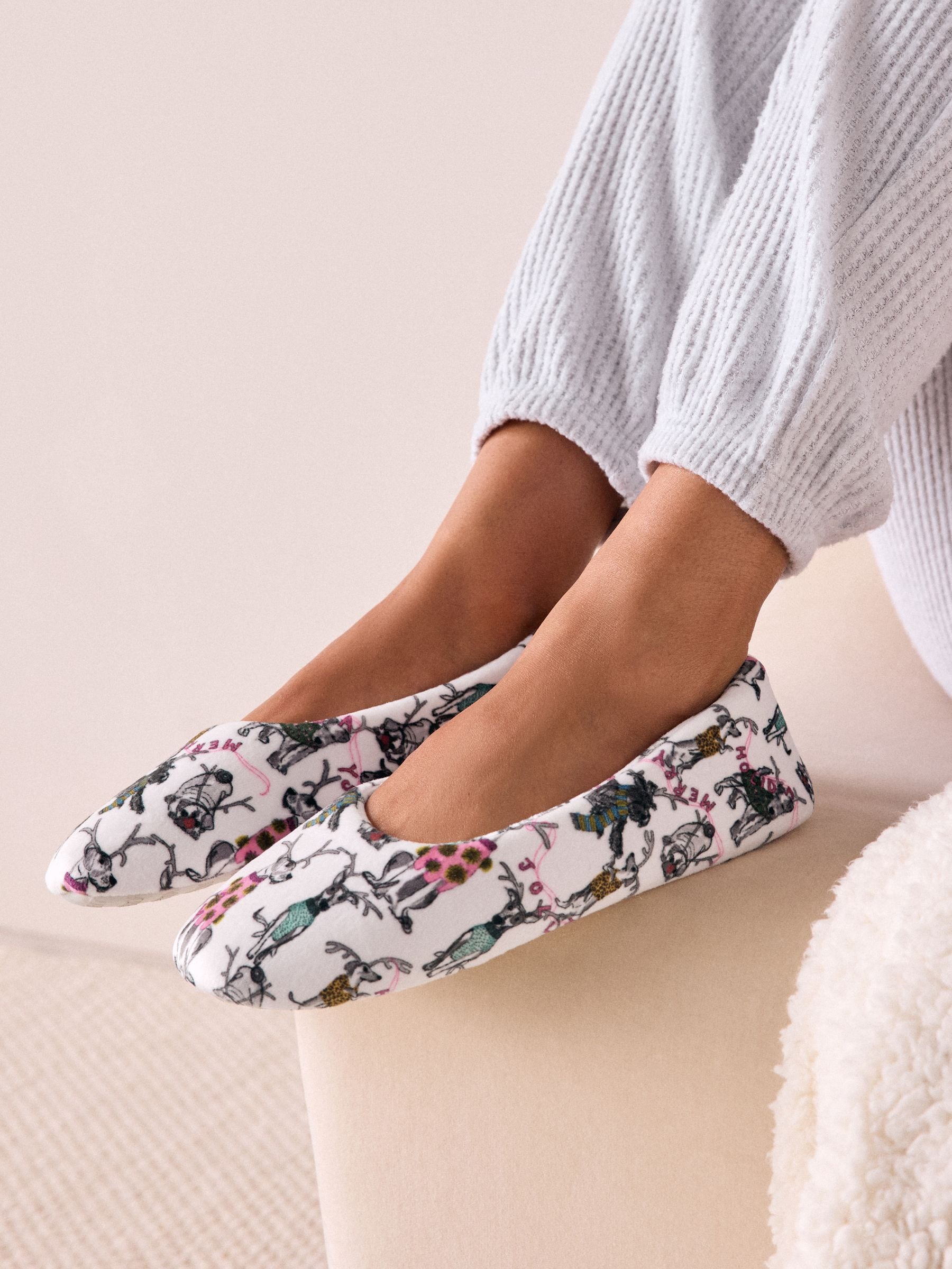 Wit met honden - Plush Ballet Slippers