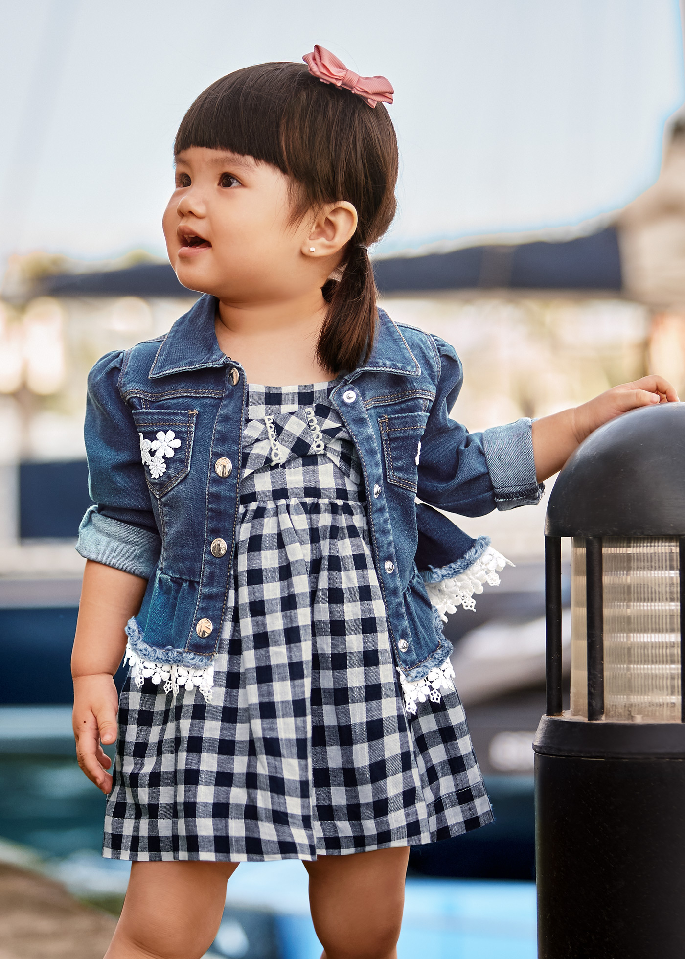 Vestido de bebê com capa de fralda estampada