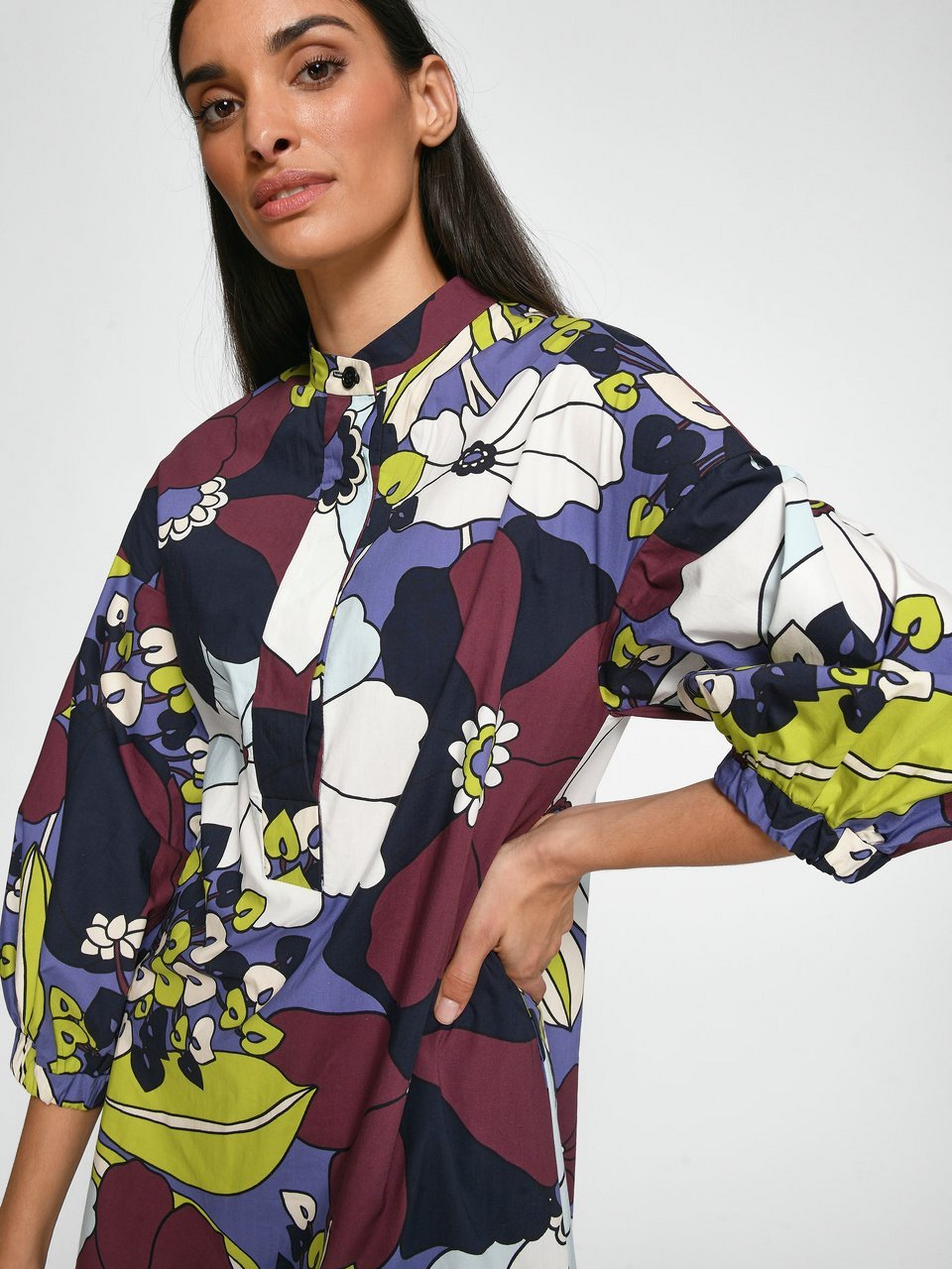 Kleid mit überschnittener Schulter