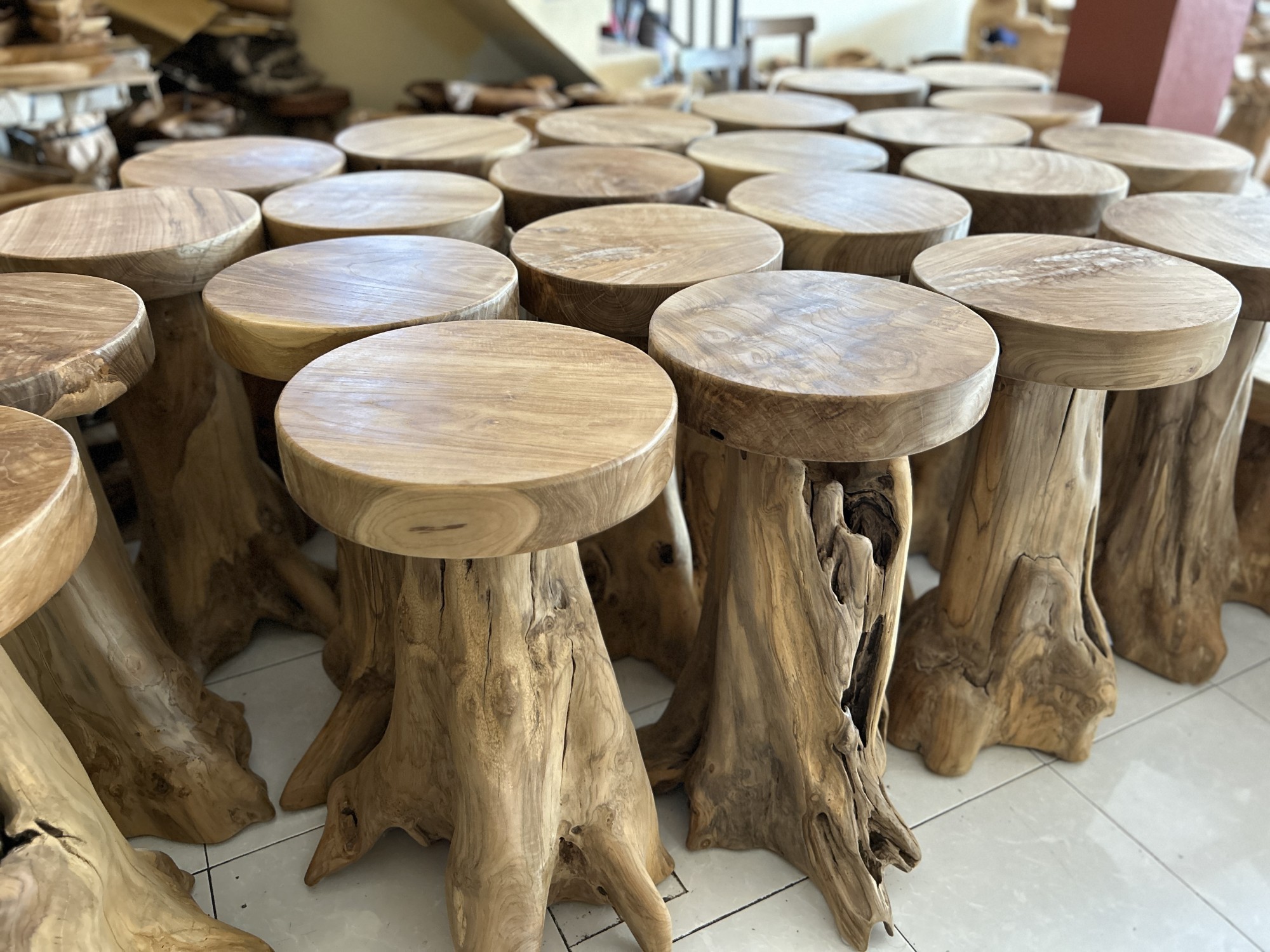 Wurzelholz-Barhocker 'Primitive', Teak natur, H 75 cm, Ø 45 cm von fischer's lagerhaus