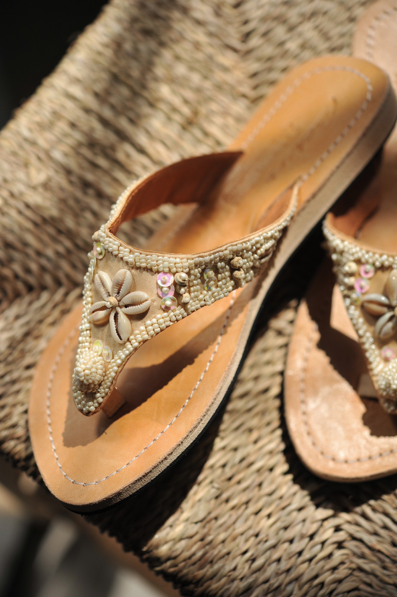 Damensandalen mit Muscheln, Leder, Größe 37-42 günstig bestellen