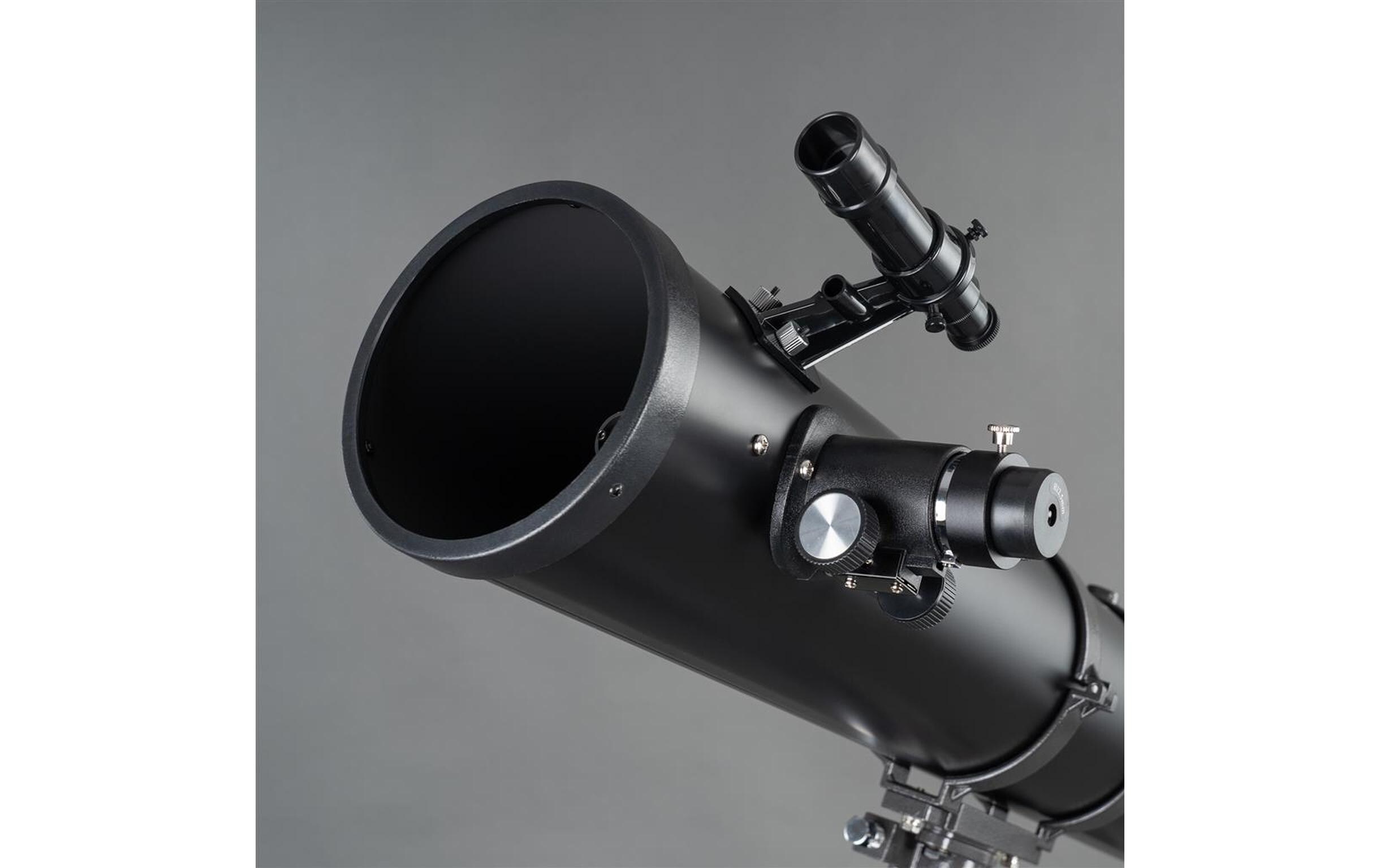 Teleskop Saturn 900<br>Spiegelteleskop mit einer Vergrösserung von 450x