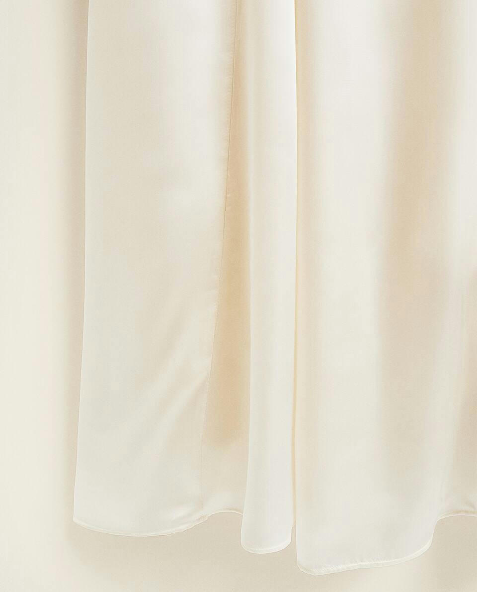 Camisola de cetim bordado