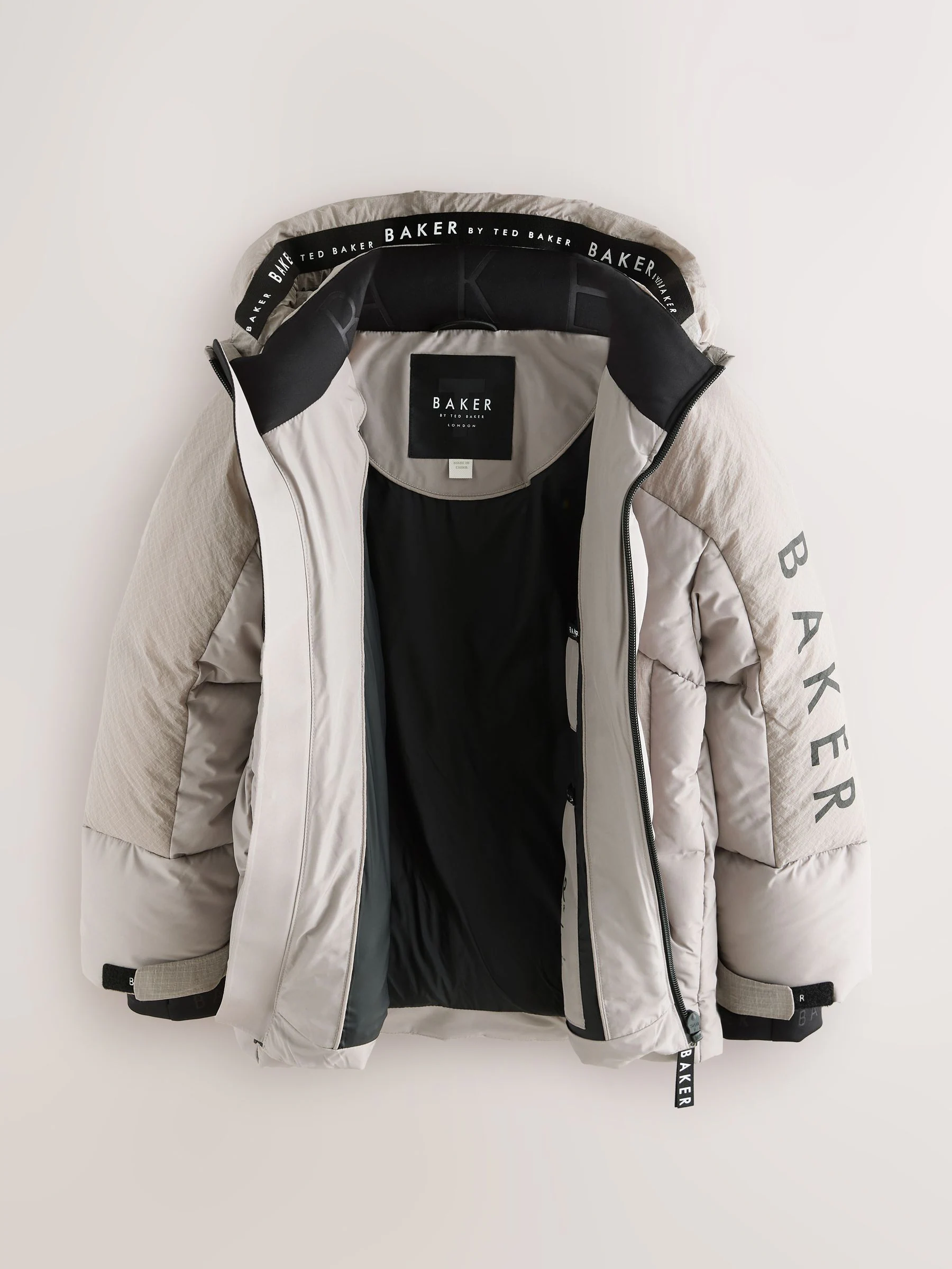 Baker by Ted Baker Baker by Ted Baker Naturel Regenbestendige Gevoerde jas