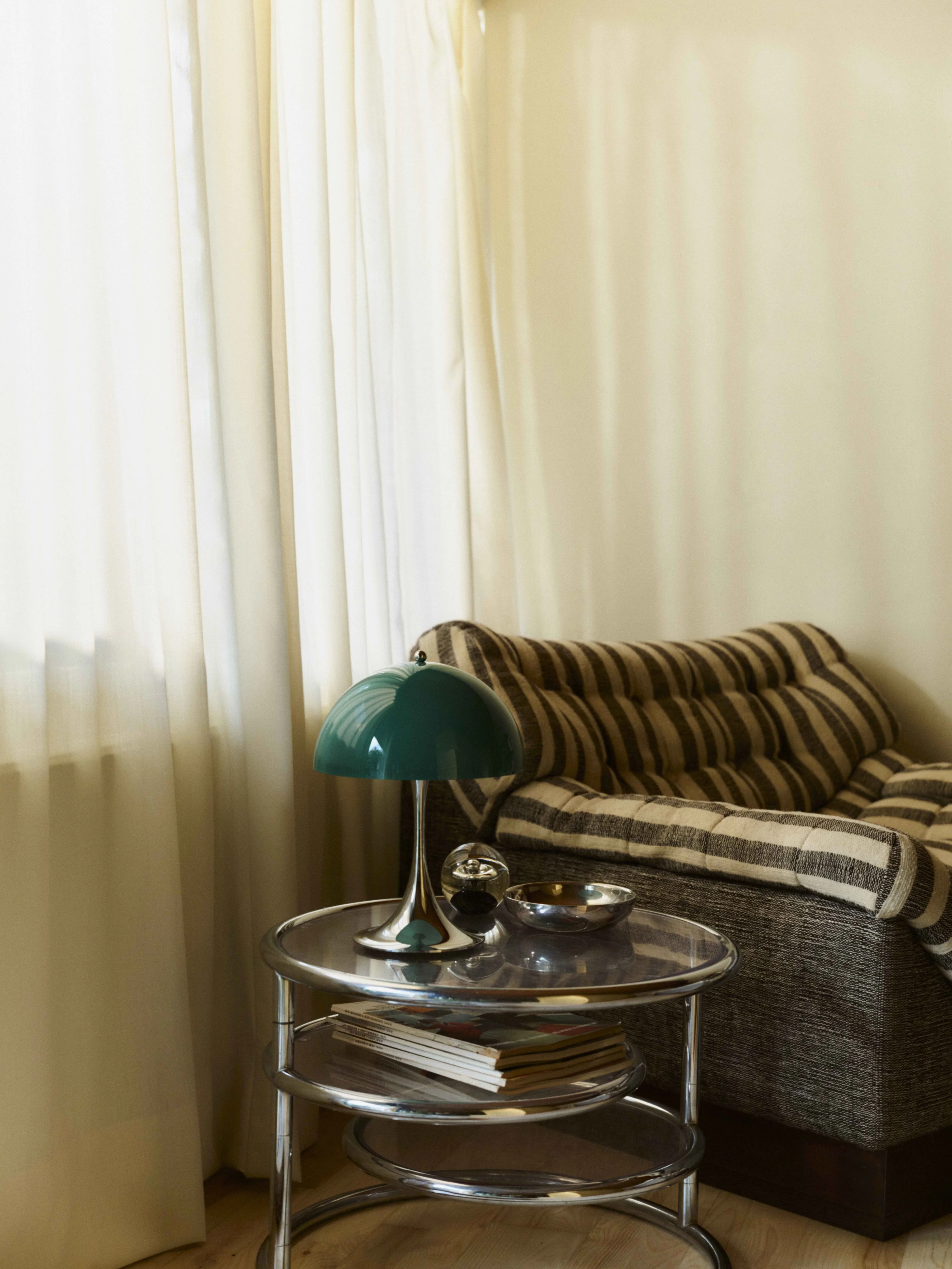 Draagbare dimbare LED tafellamp Panthella 250, design Verner Panton