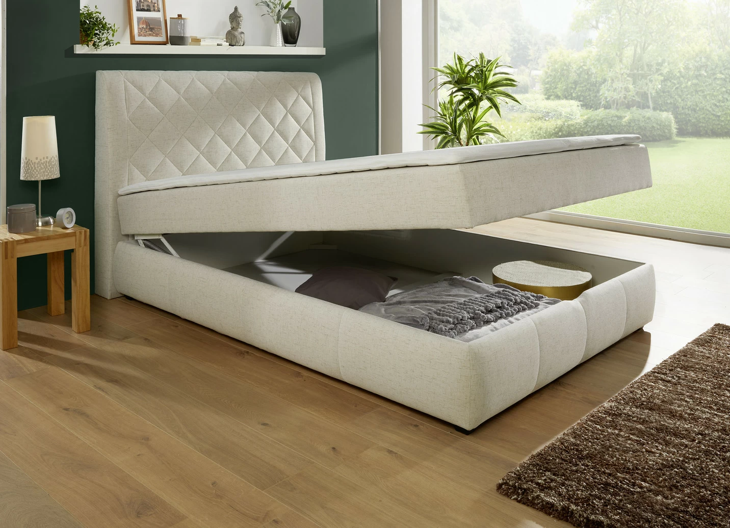 Boxspringbett mit Bettkasten und Topper