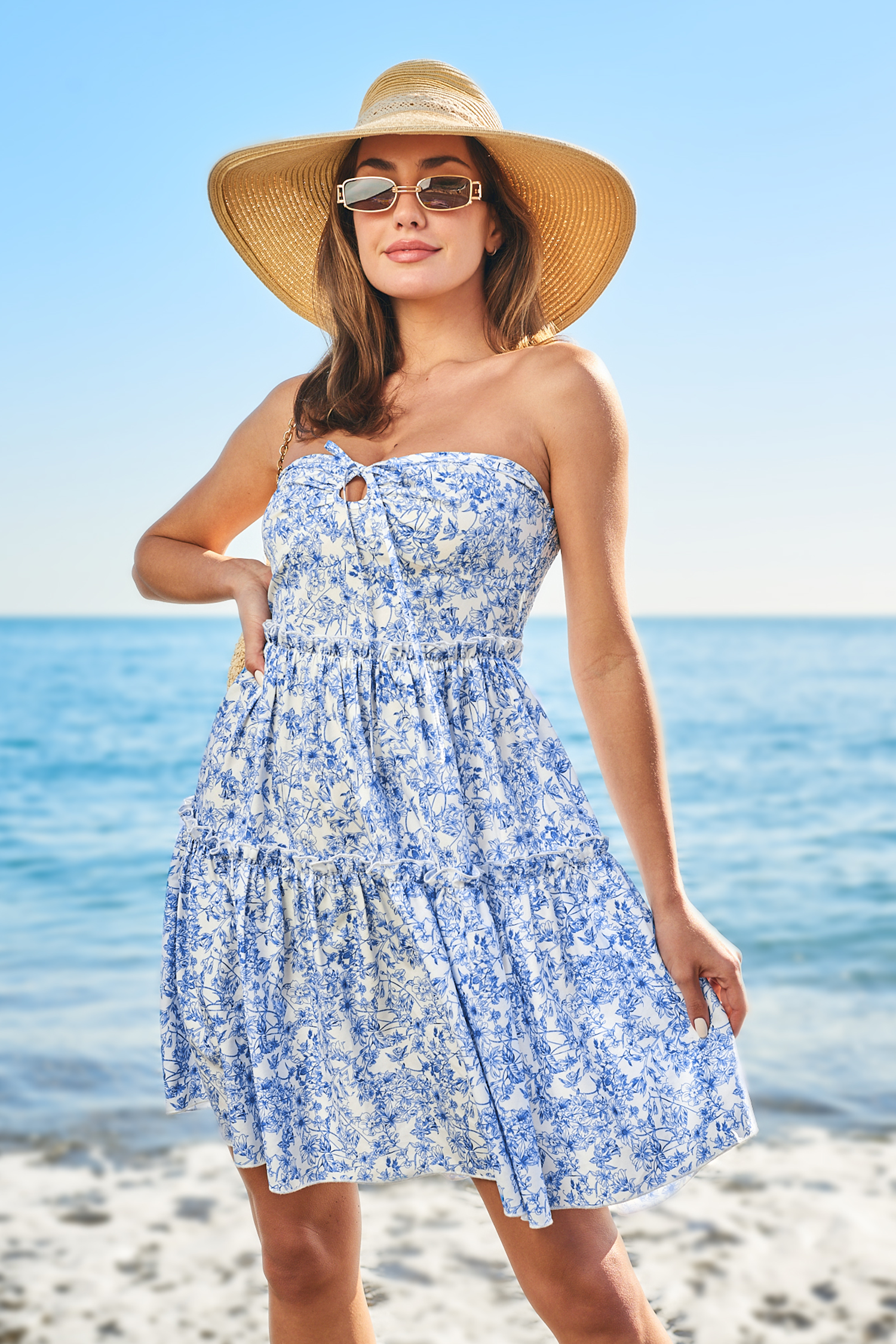 Robe mini sans manches à fleurs et col en cœur bleue et blanche