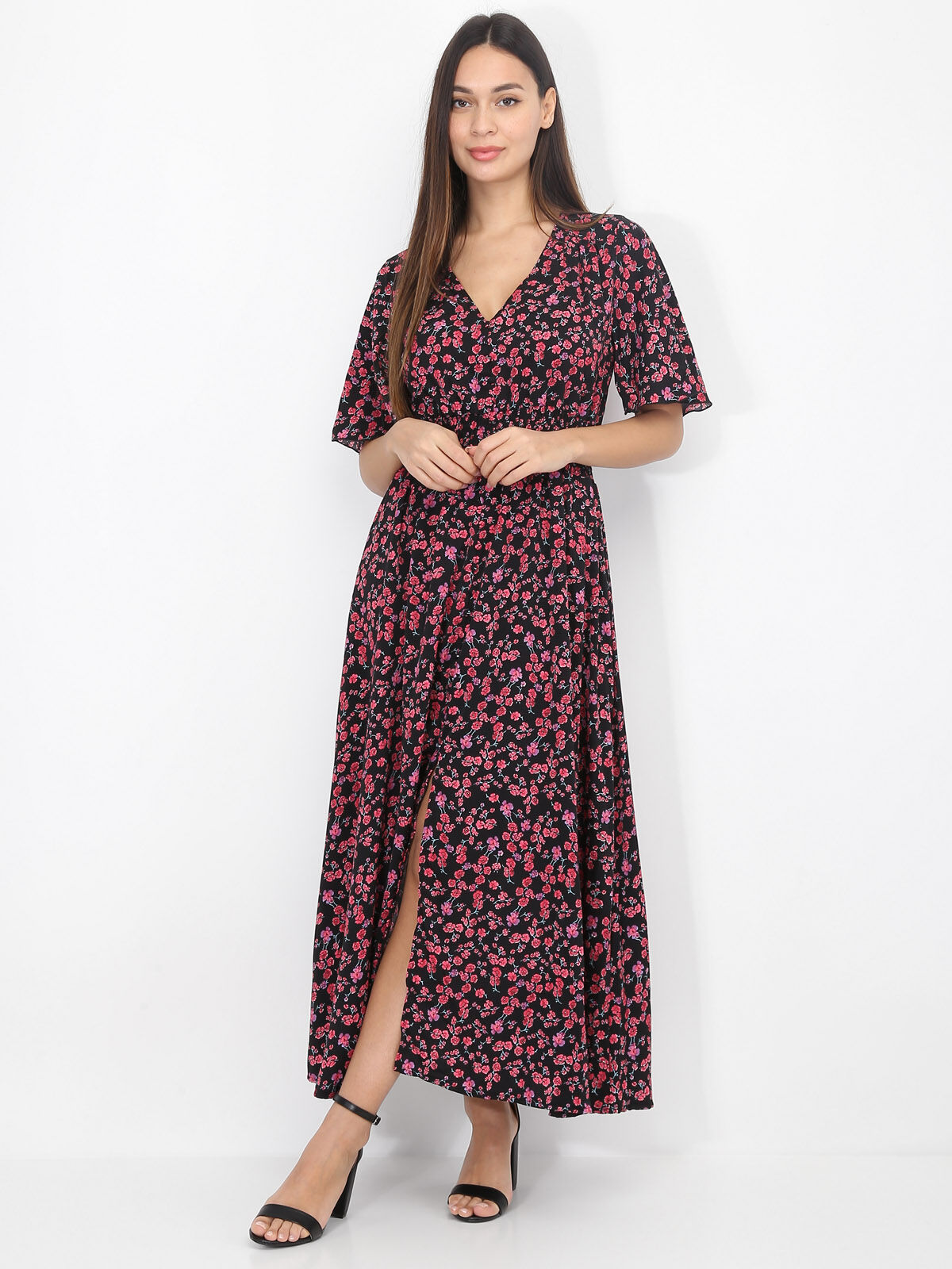 Robe longue fendue fleurie et smockée- noir_et_rose