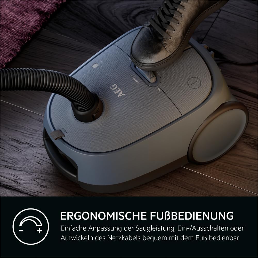 AEG CLEAN 6000 Staubsauger mit Beutel, Hohe Saugleistung, inkl. Zusatzdüsen, 50% Recyclingkunststoff, Ideal für Haustierbesitzer, Reinigen von Polstern, 12 m Kabel, 850 W, Blau, AB61C2DB
