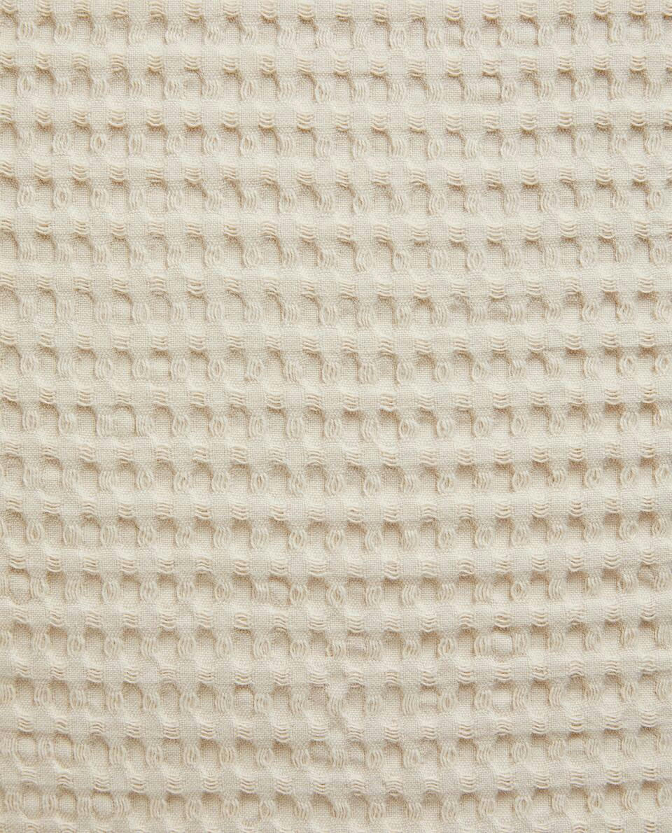 CAPA DE ALMOFADA EM MALHA WAFFLE