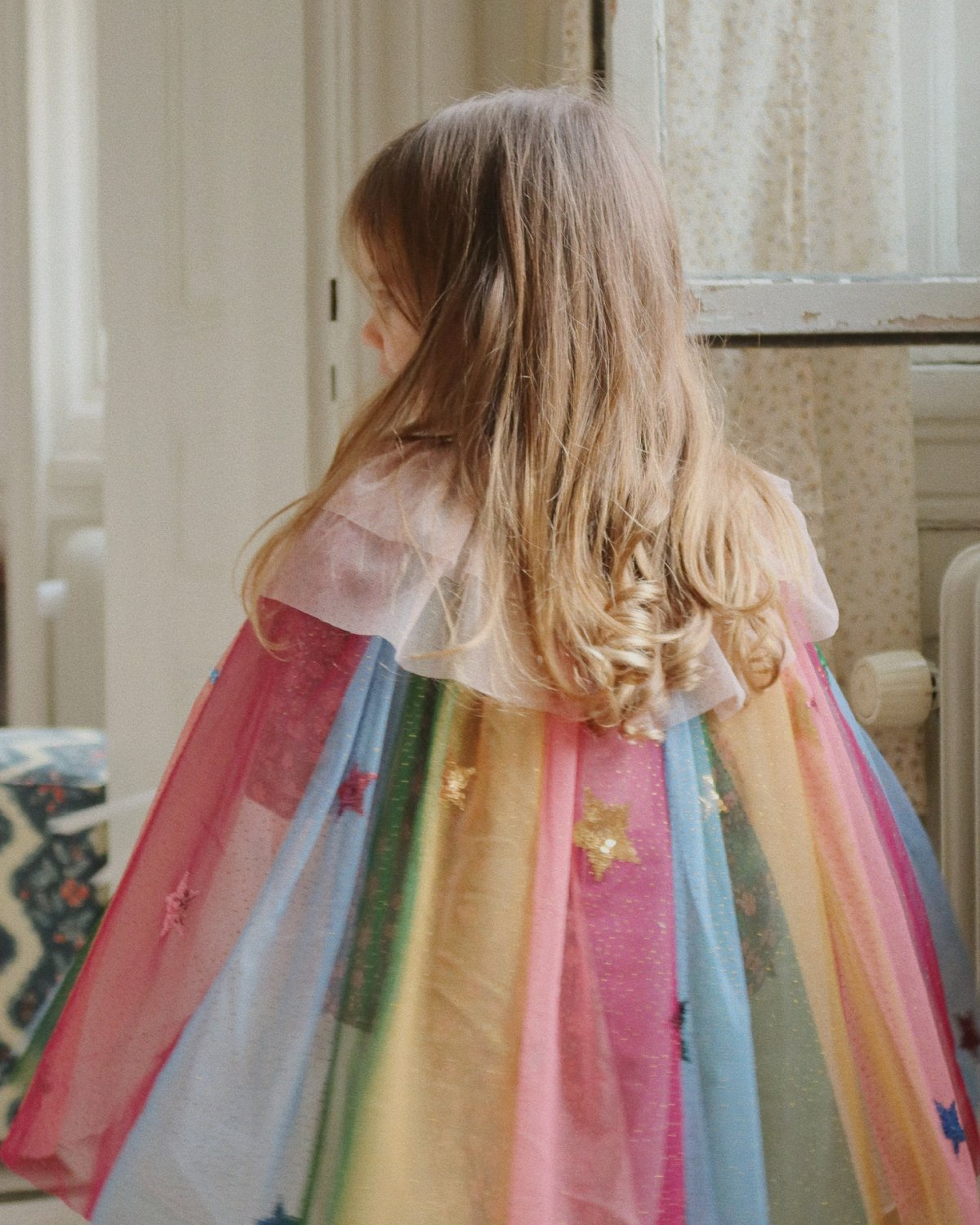 Kostyme m/ Glitter Paljetter – Kappe og Stav | Glitter Rainbow Costume