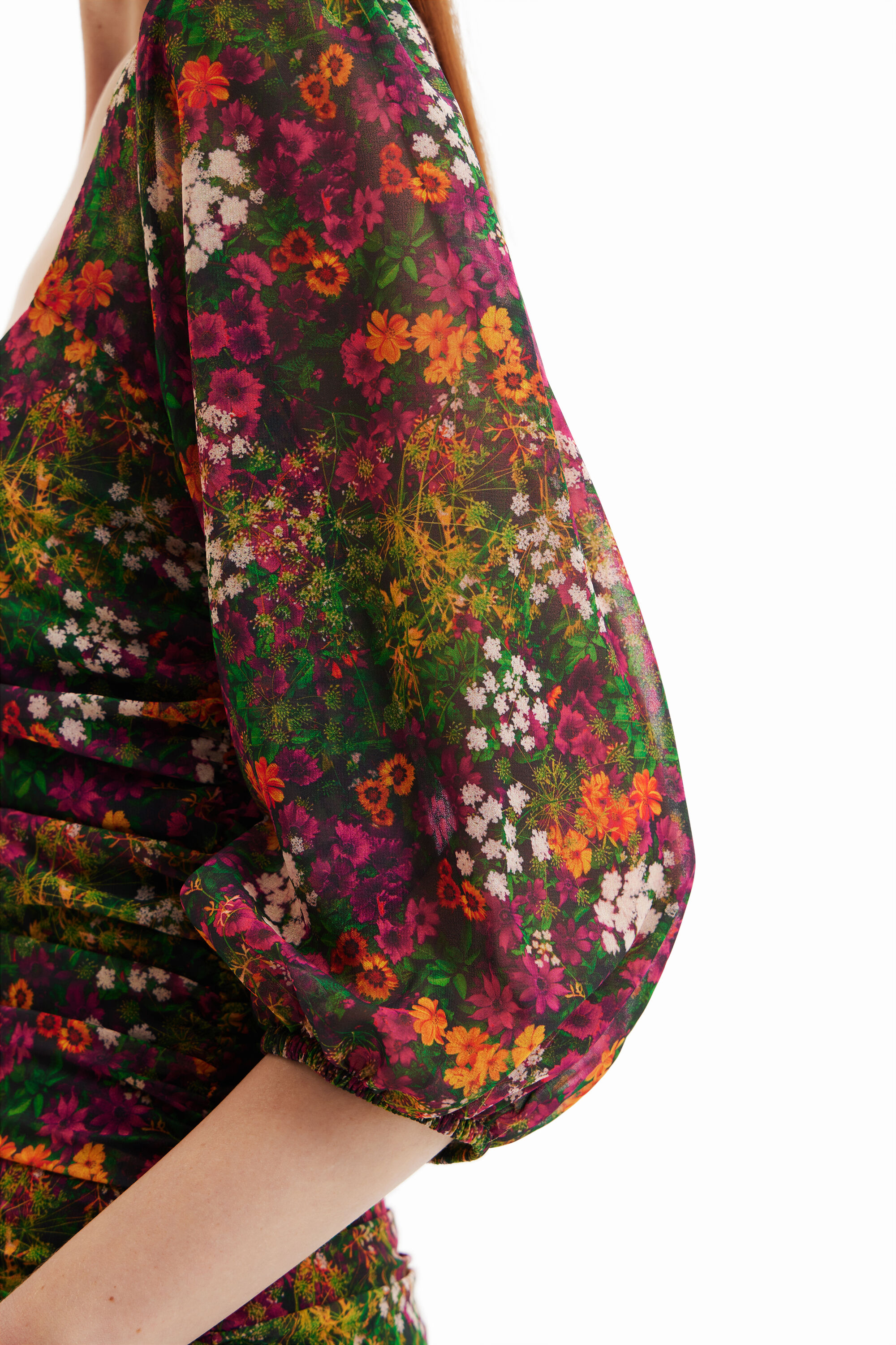 vestido curto justo com franzidos