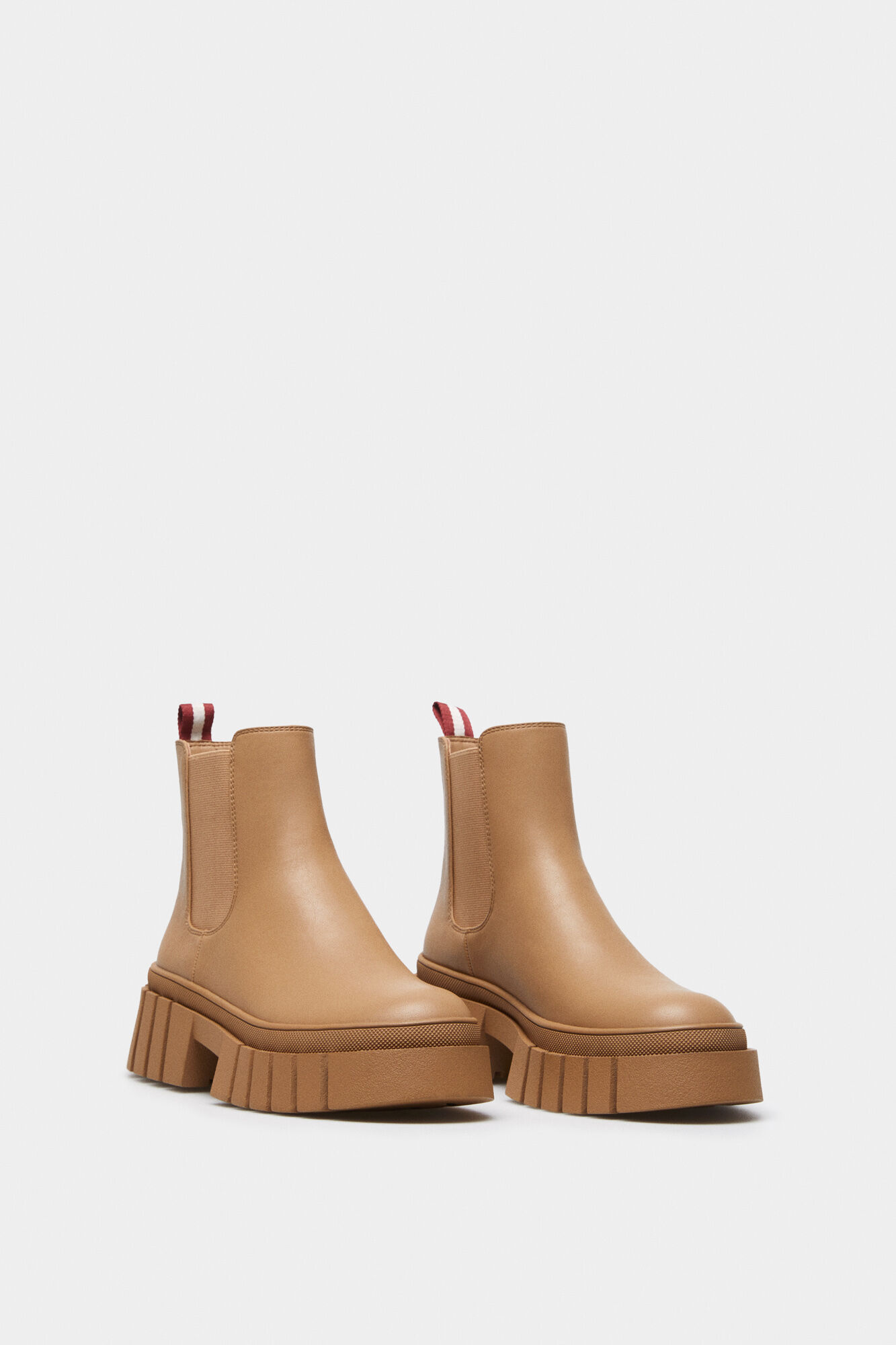 Bota Camel Track Sole