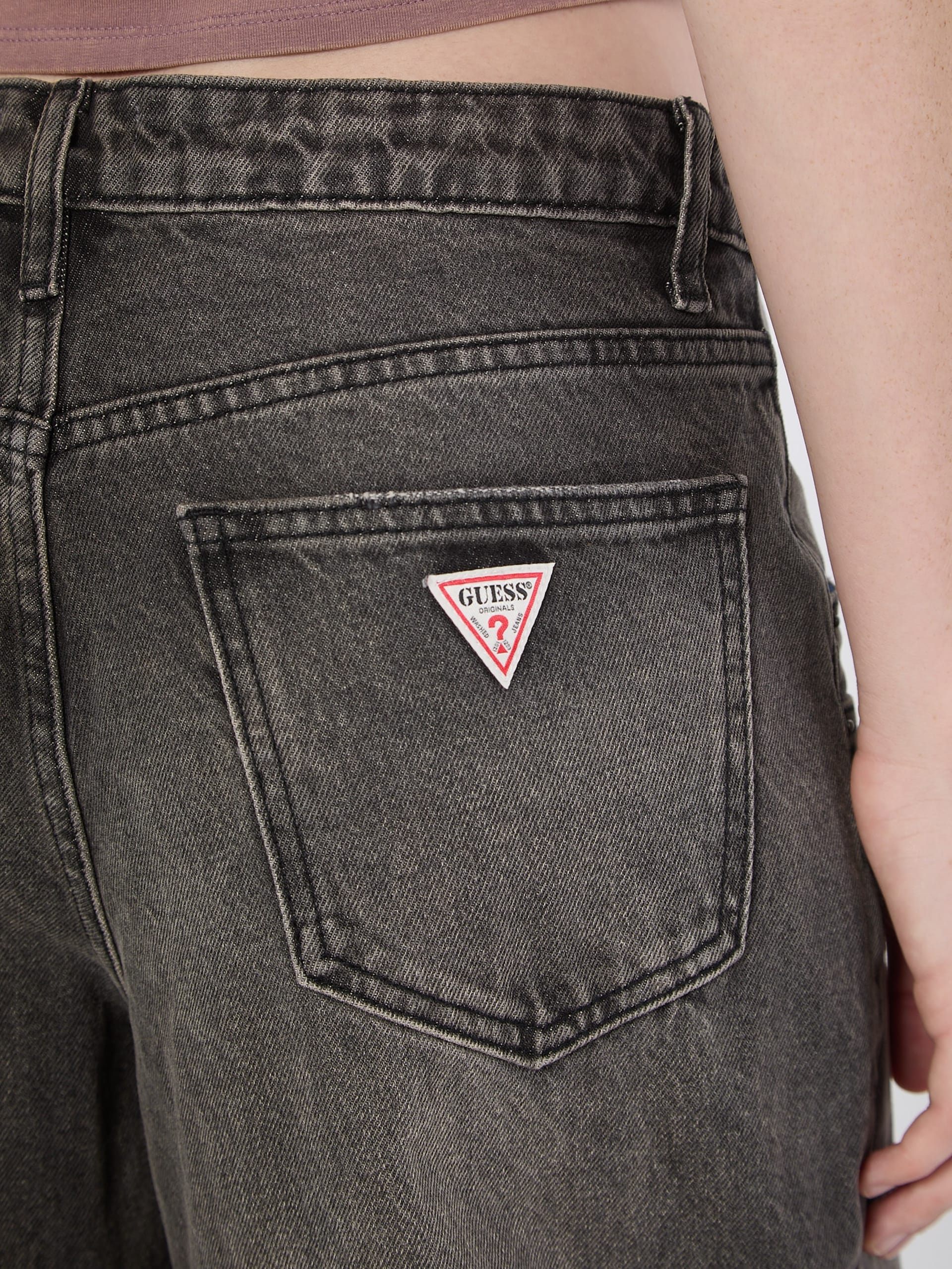 Calça jeans de perna larga com dois bolsos da GUESS Originals