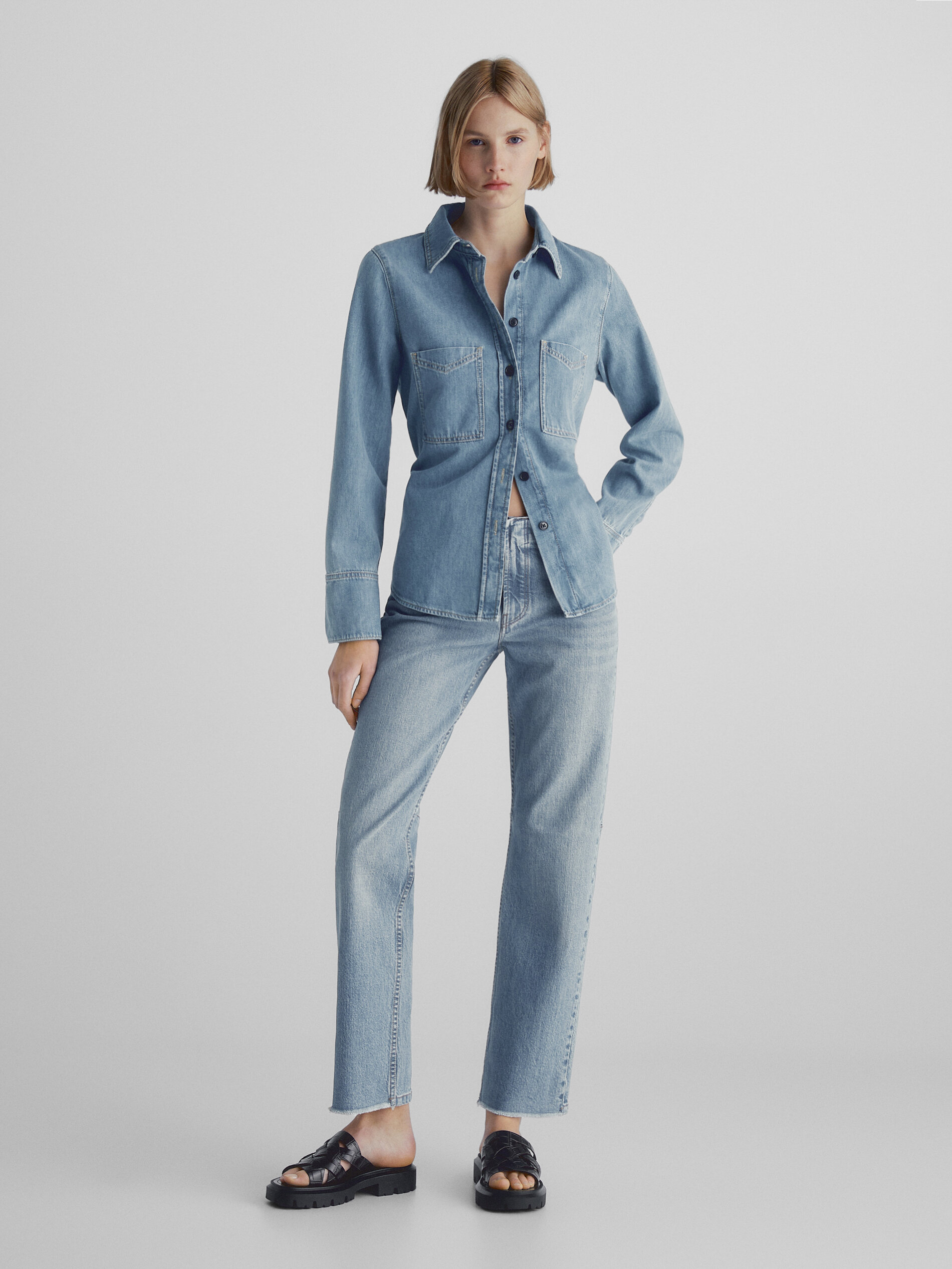 Calça Slim Fit de Tamanho Médio com Costuras - Azul Claro