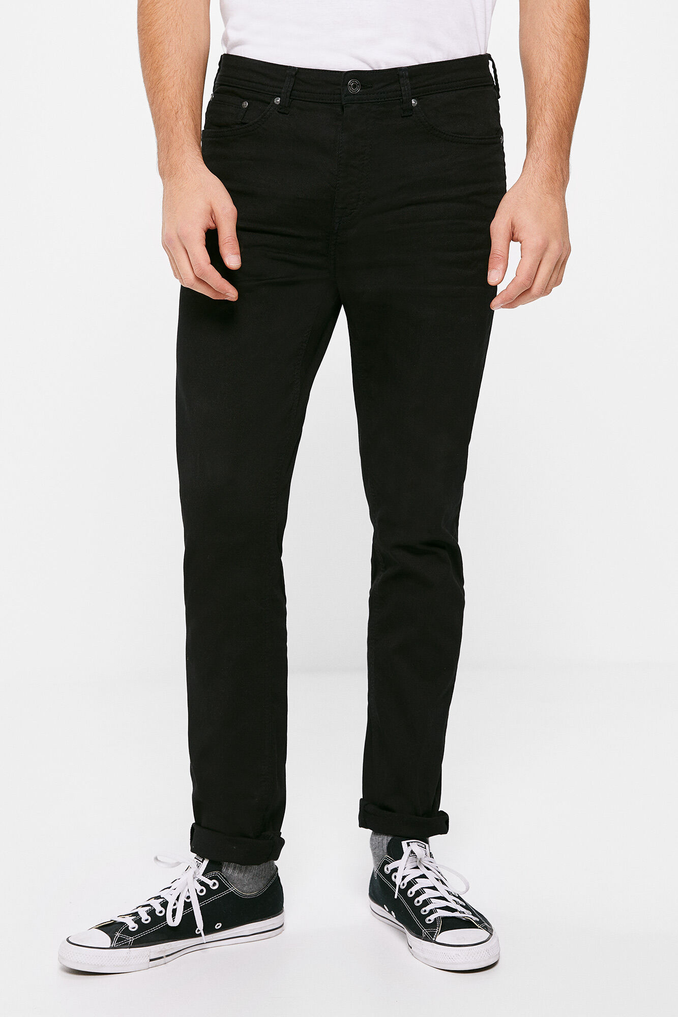 Calça skinny de 5 bolsos com lavagem preta
