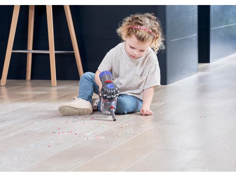 Casdon Reinigungs-Spielzeug Dyson Staubsauger V8 Cord Free Kabelloser Kinderstaubsauger mit richtiger Saugfunktion und realistischen Soundeffekten