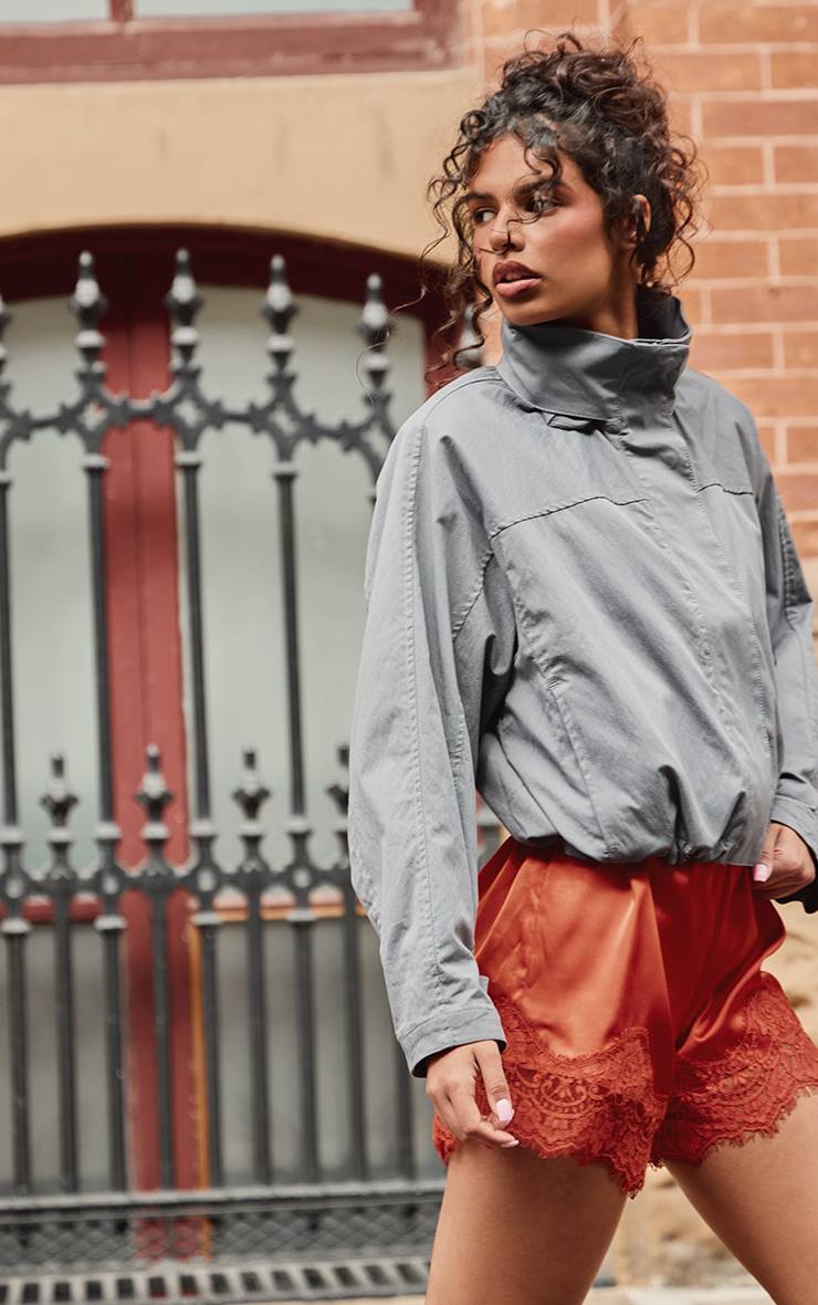 Orange Short En Satin À Cordon De Serrage Et Bordure En Dentelle