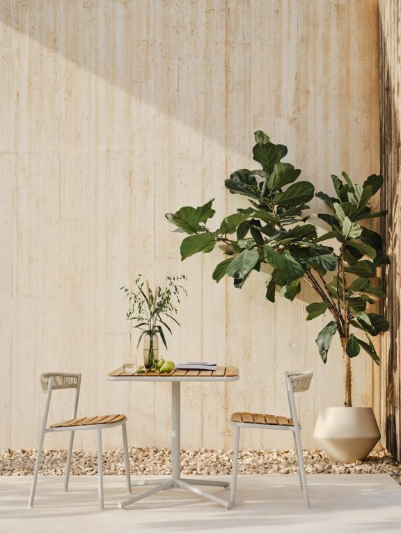 Bolia Kite tuinstoel teak/grijs