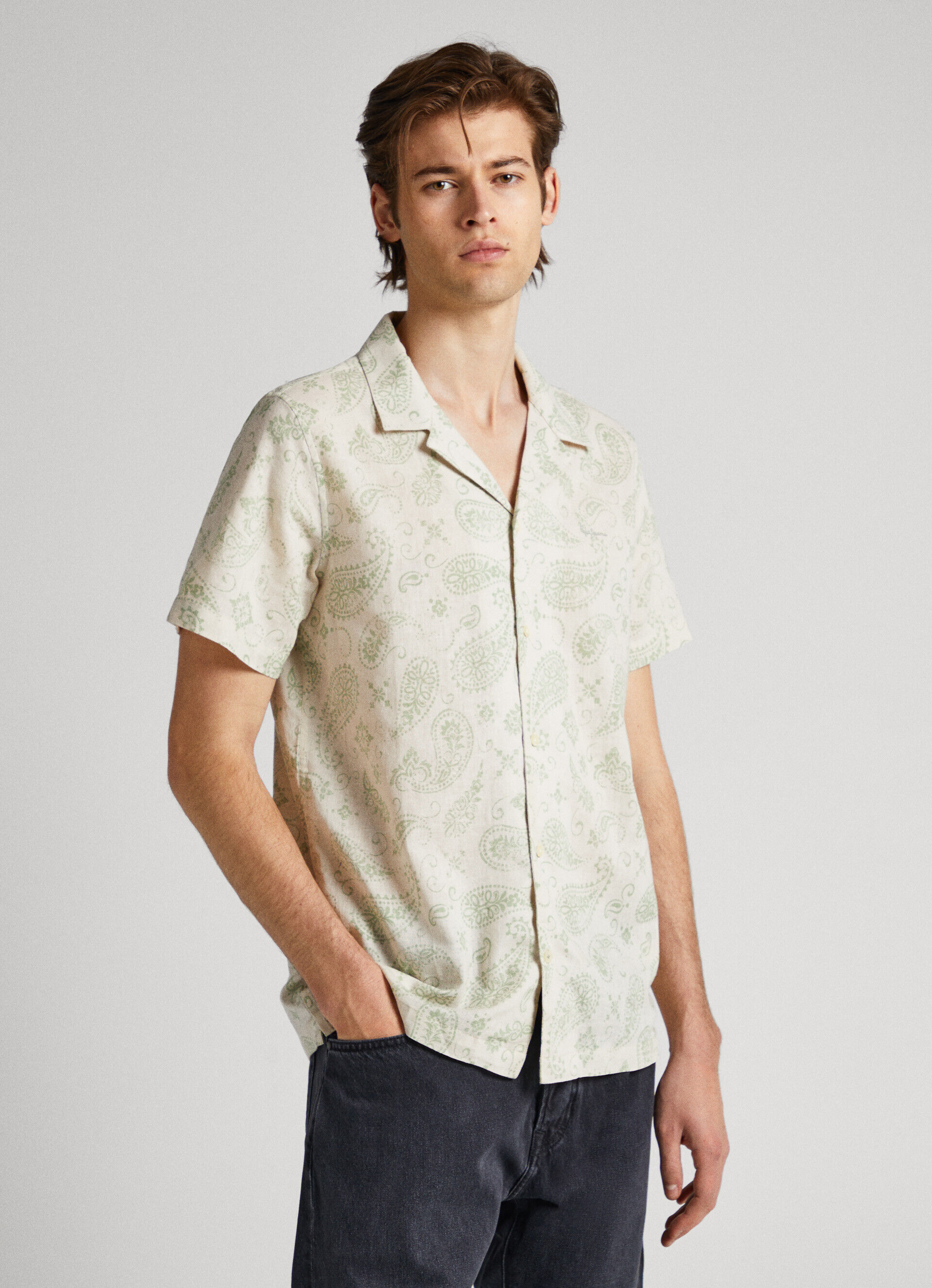 CAMISA DE MANGA CURTA COM ESTAMPA PAISLEY - branco marfim