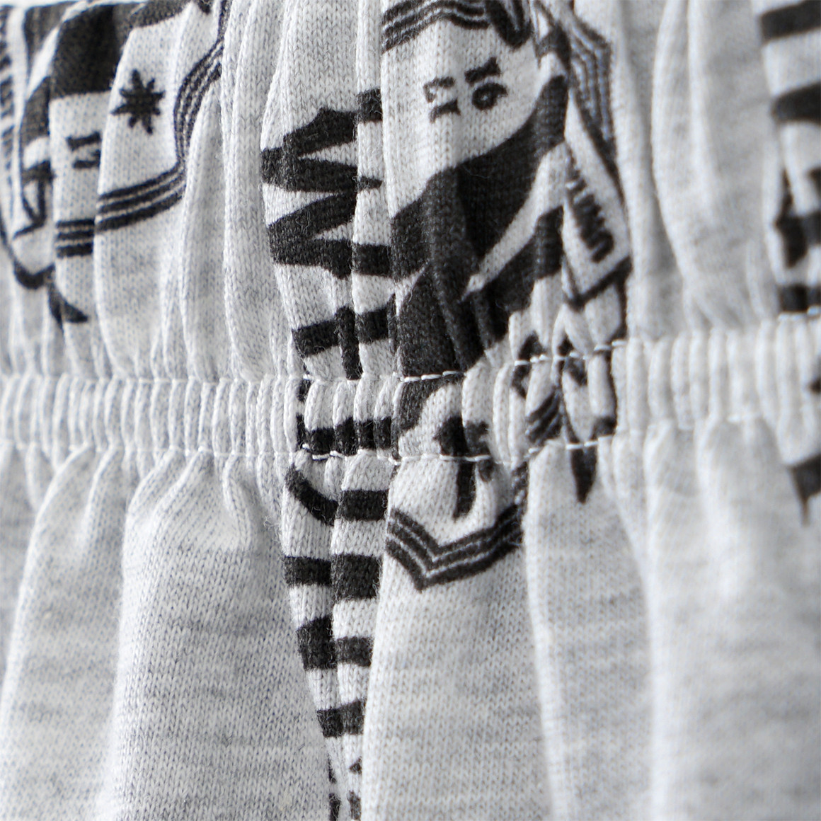 Yigga WEDNESDAY Shorty mit Print helllila / hellgrau