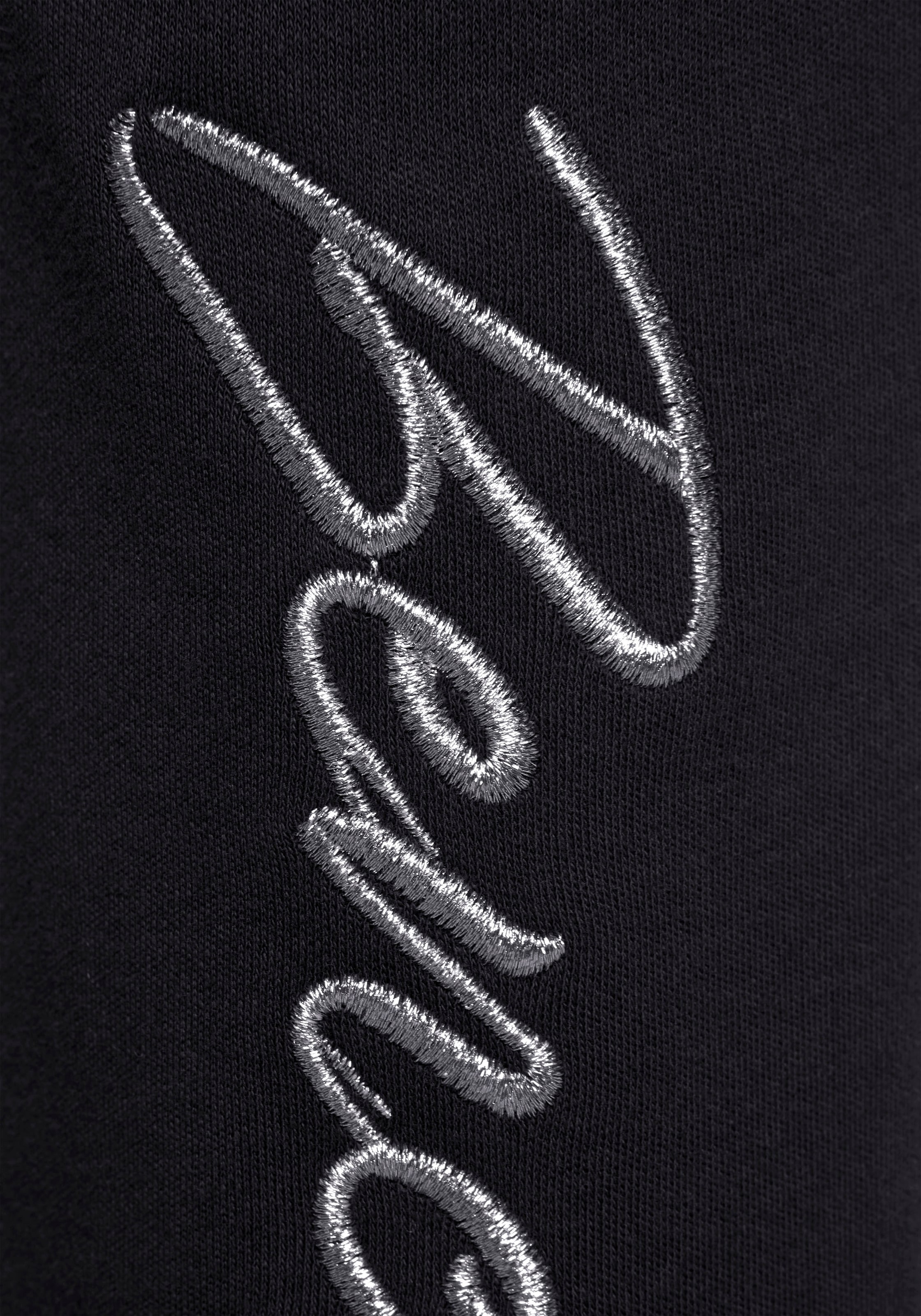 Bench. Loungewear Relaxhose  mit glänzender Logostickerei, Loungeanzug