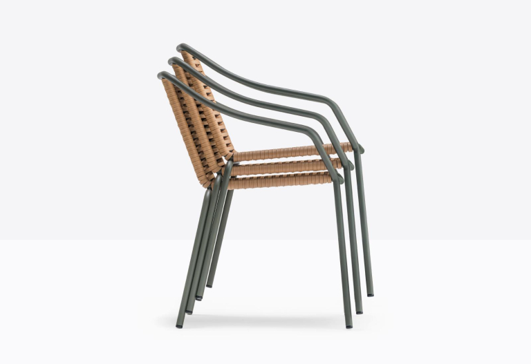 Pedrali Philia tuinstoel met armleuning zitting oker frame oker
