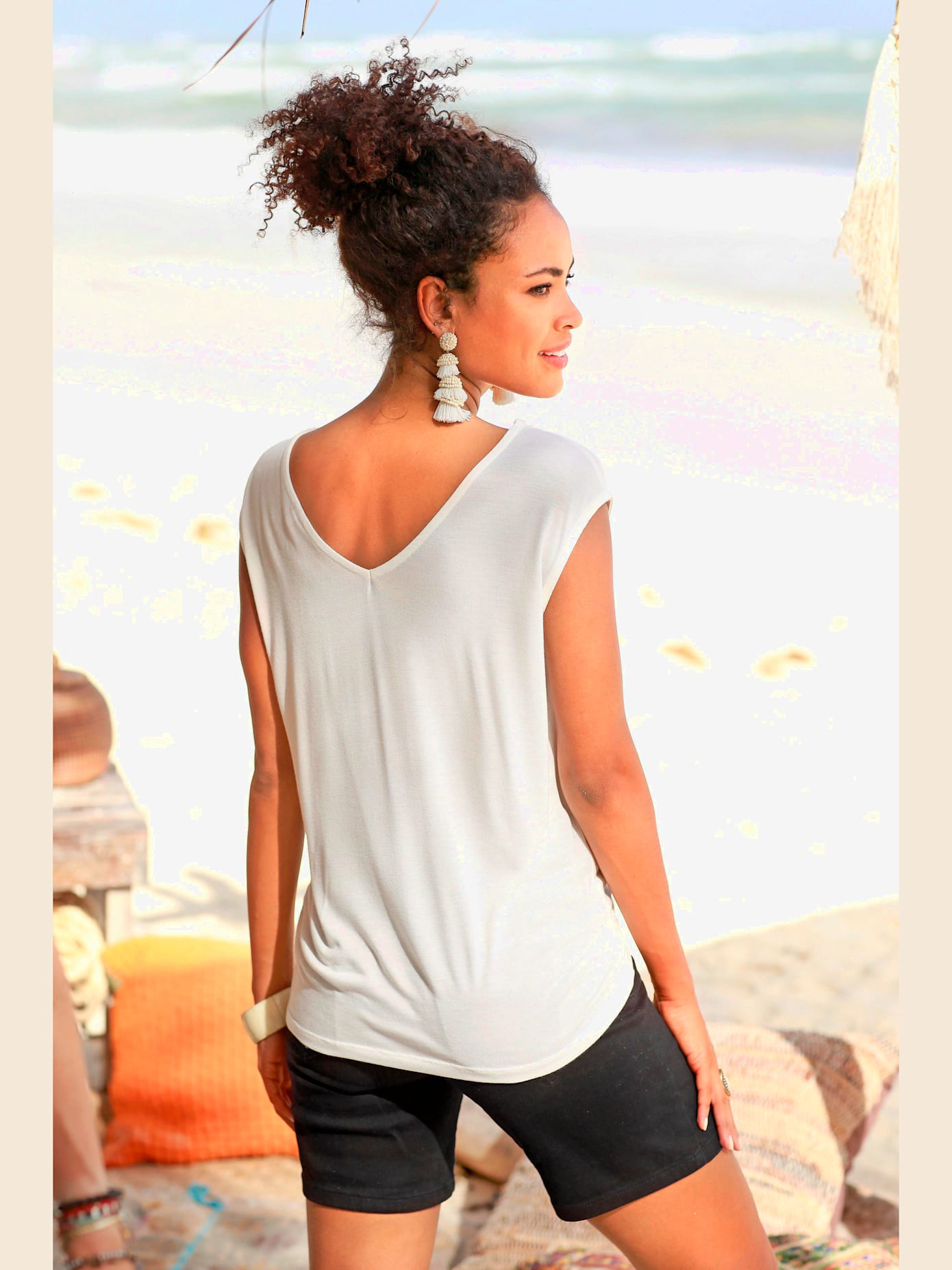 T-shirt col v avec cordons