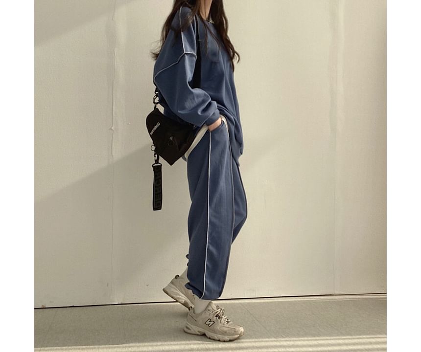 Bolgivy - Set: ronde hals trui met contrasterende stiksels + baggy joggingbroek