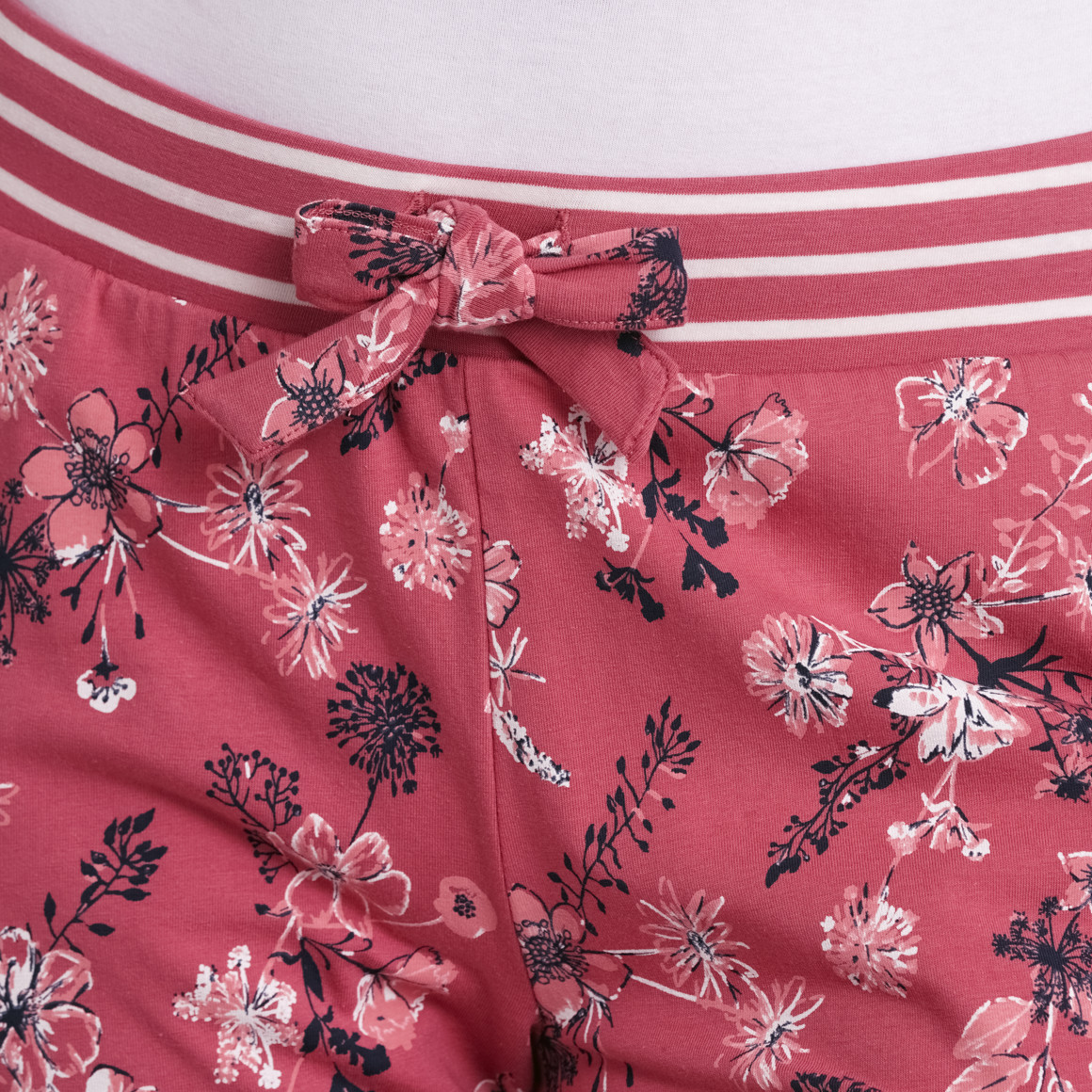 Gina Benotti Damen Schlafhose mit Blumen himbeer