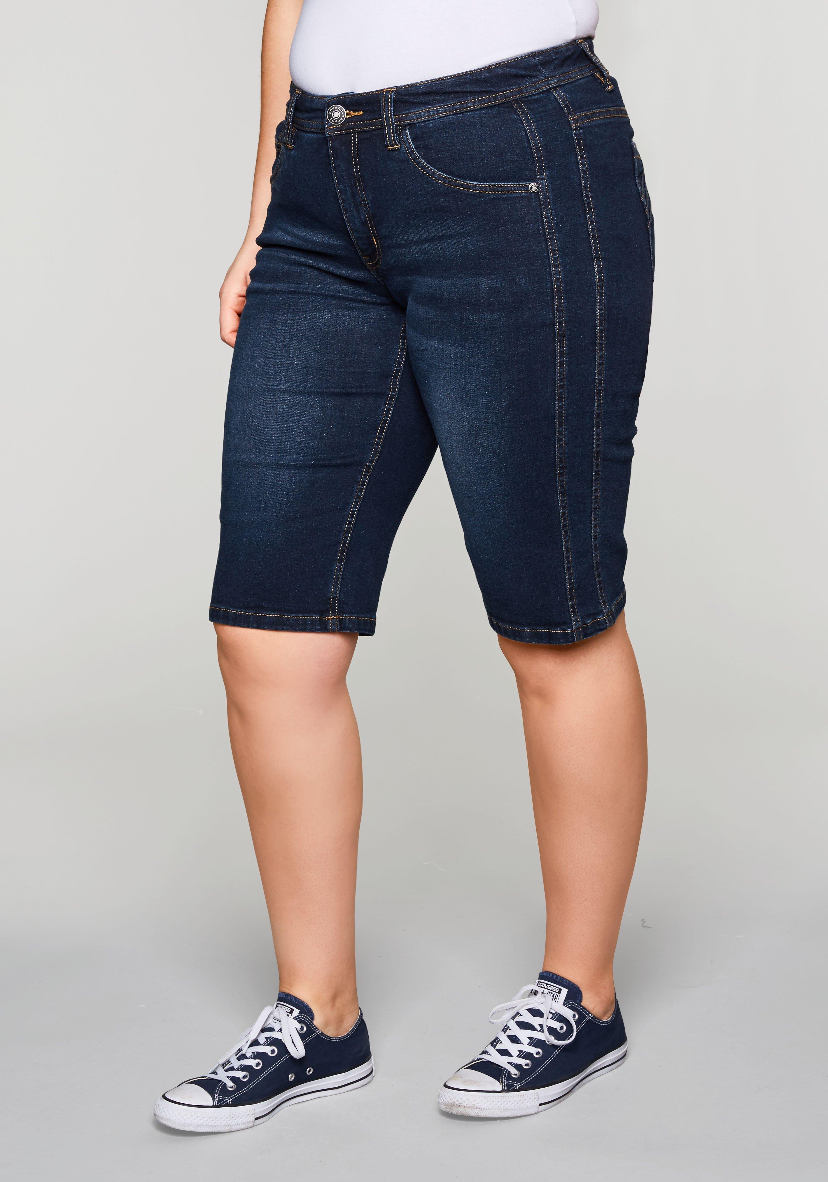 Jeansbermudas mit vorverlegter Seitennaht