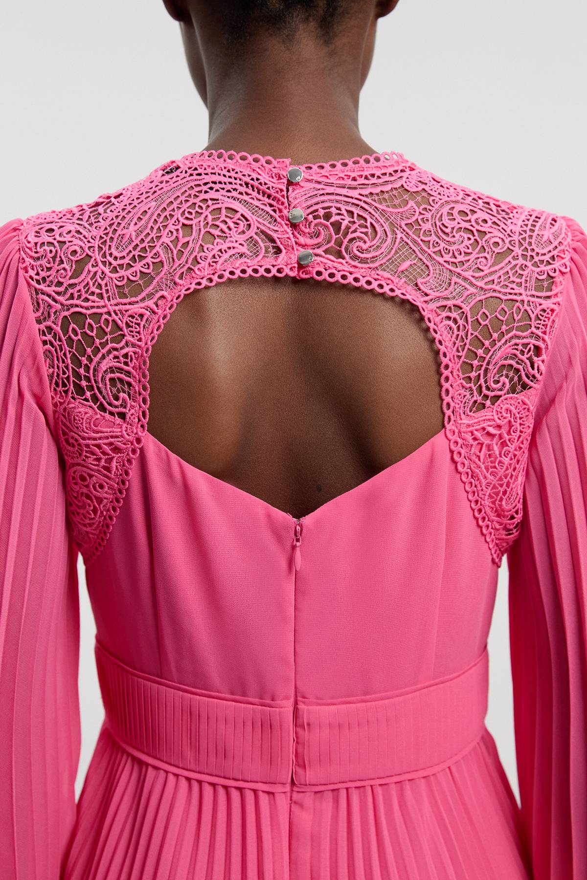 KarenMillen Robe Longue Plissée En Tissu Tissé Doux À Manches Kimono Petite Taille