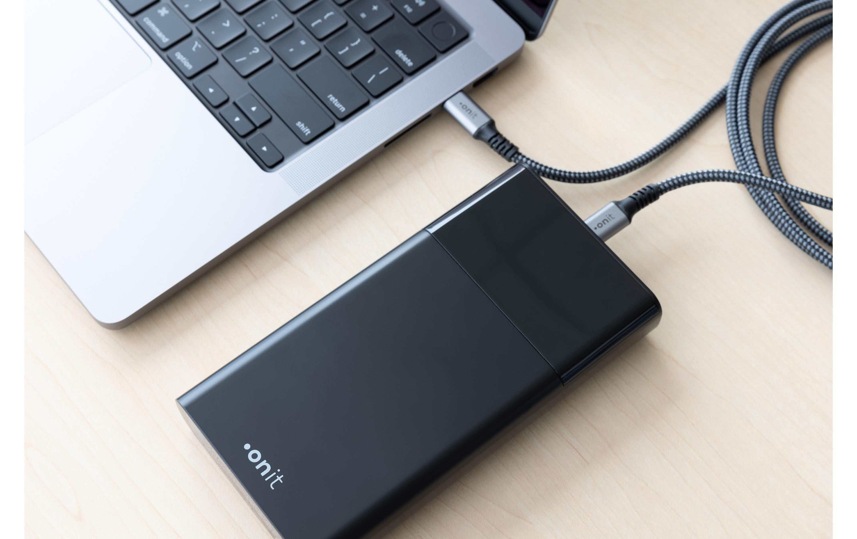 Powerbank Pro 20000 mAhLeistungsstarke Powerbank mit vier Ladeanschlüssen und modernen Ladestandards