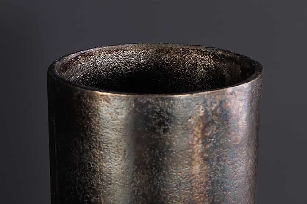Moderne Vase PRECIOUS 40cm schwarz gold Metall Hammerschlag Design