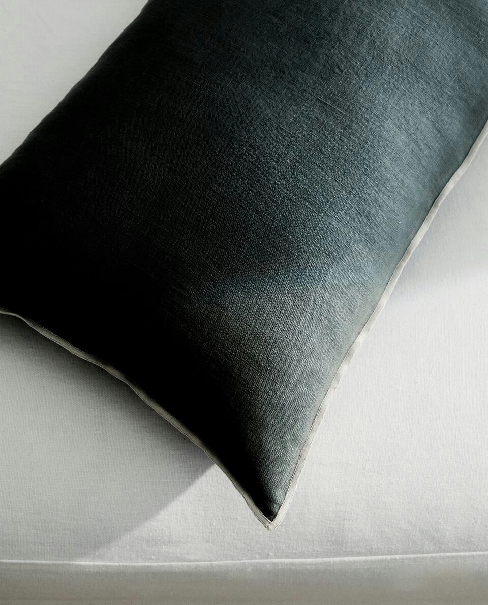 CAPA DE ALMOFADA COM ACABAMENTO EM OVERLOCK