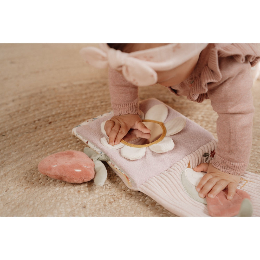 Køb Little Dutch Fairy Garden Pink Blød Aktivitetsbog