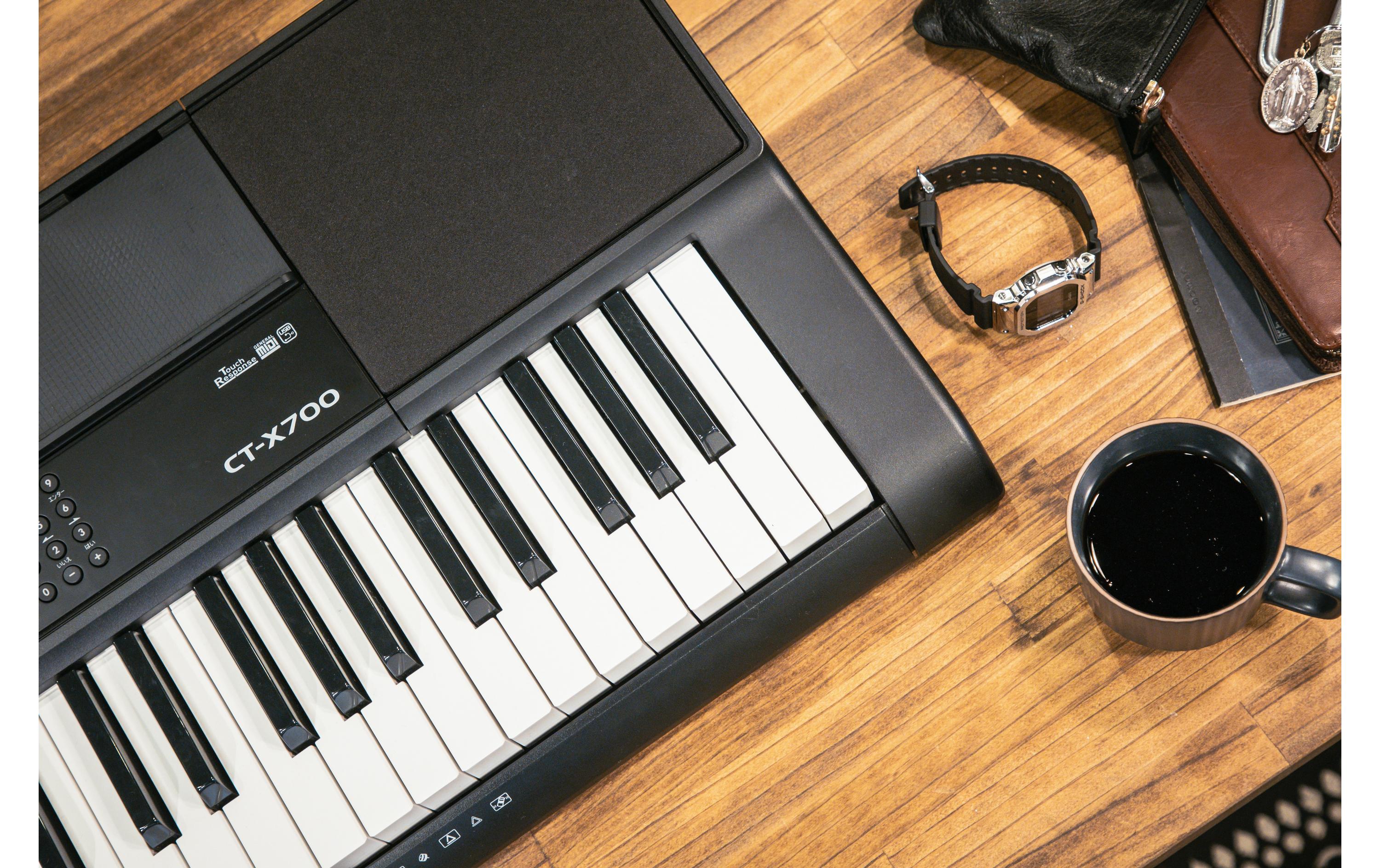 Keyboard CT-X700<br>Portables Keyboard mit 61 anschlagdynamischen Tasten