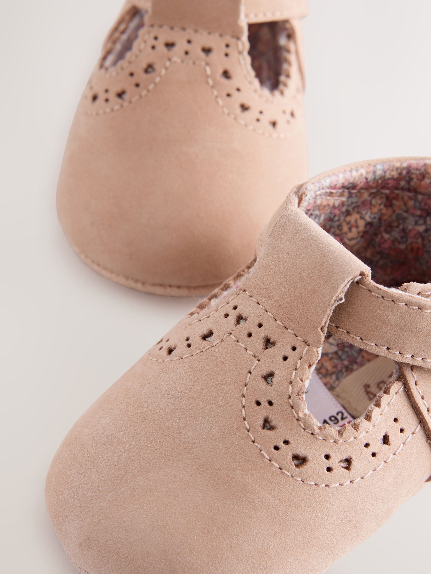 Lichtbruin - Leren babyschoen met T-bandje (0 - 24 mnd)